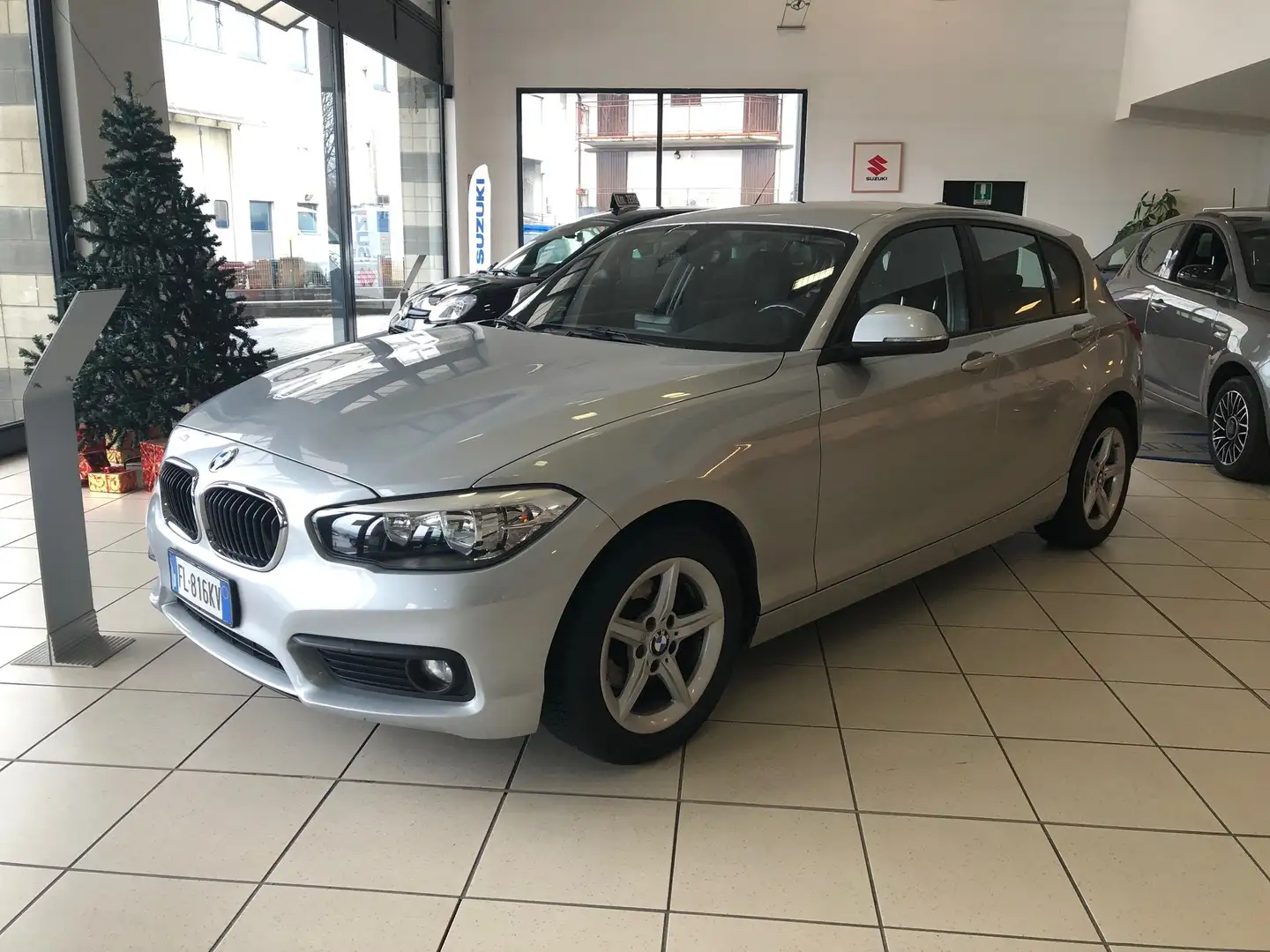BMW 116 Serie 1 F/20-21 2015 116d Advantage 5p auto Argent - 1