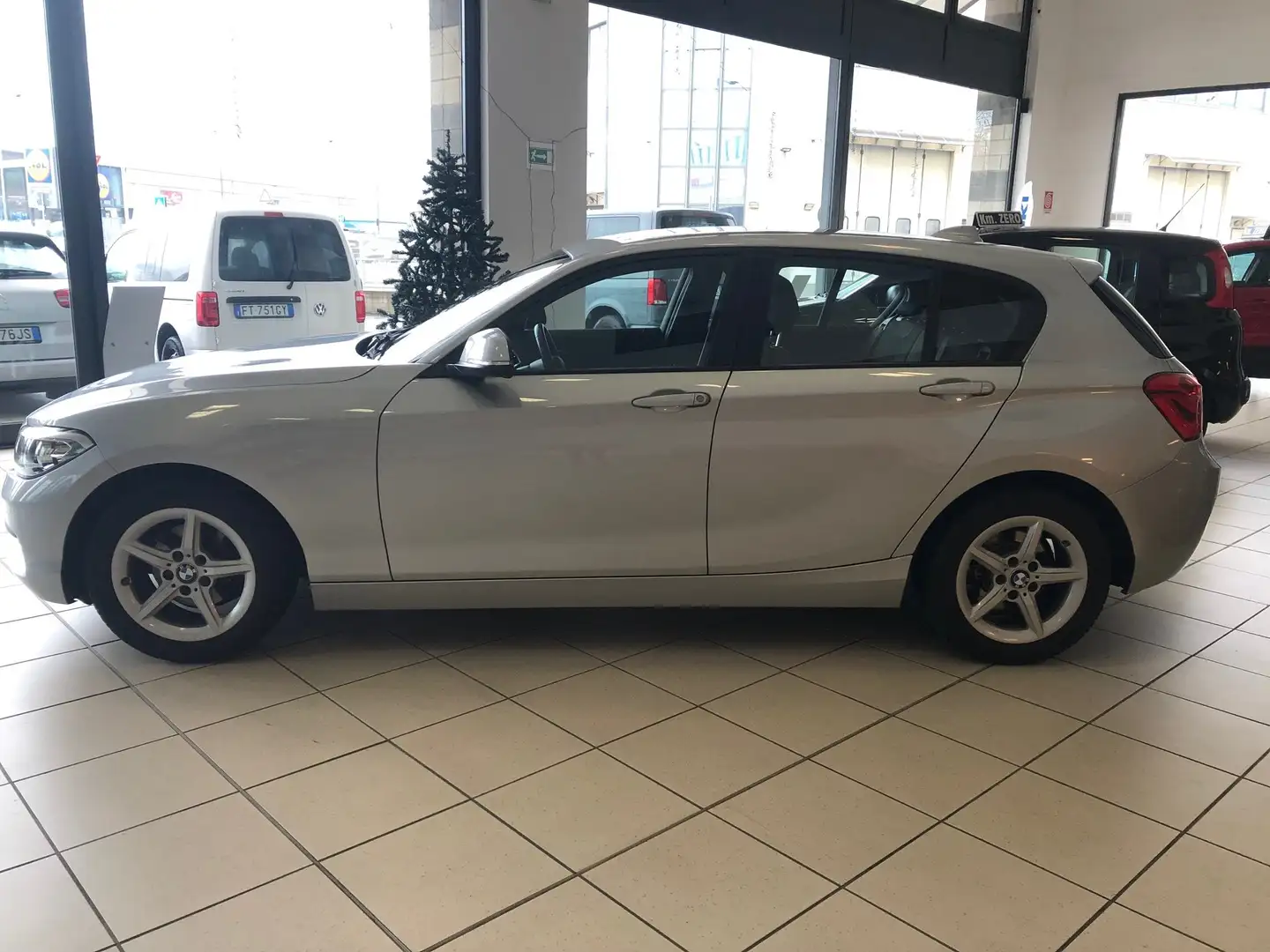 BMW 116 Serie 1 F/20-21 2015 116d Advantage 5p auto Argent - 2