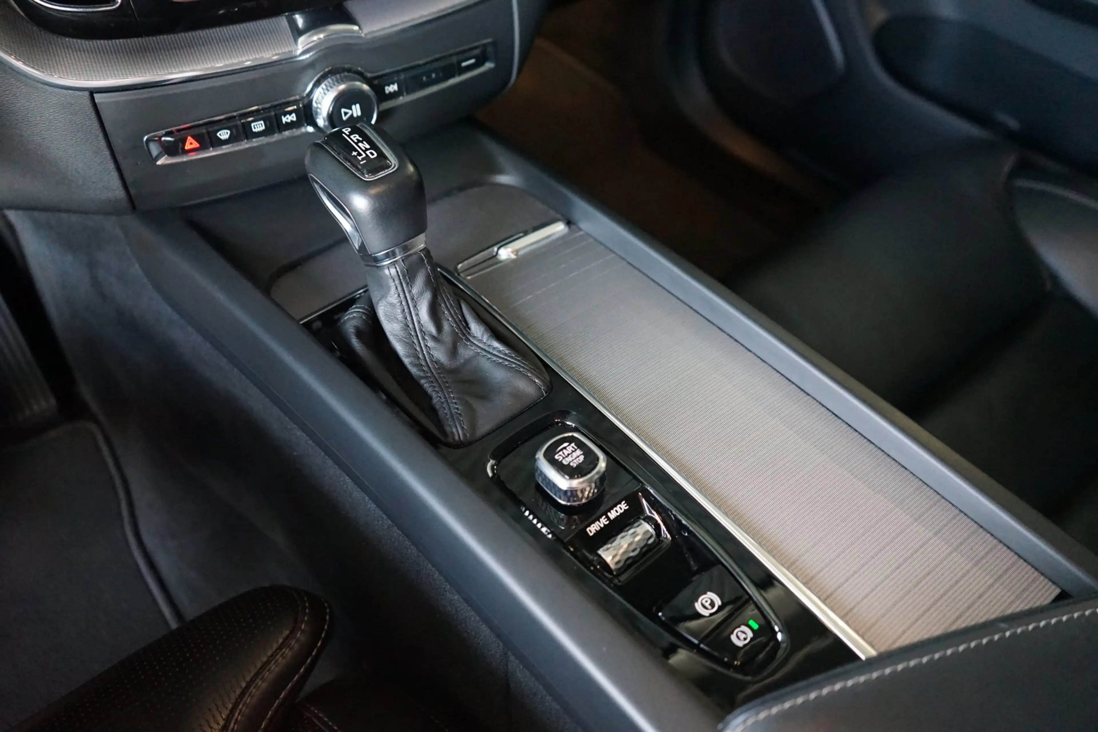 Volvo XC60 2.0 T5 AWD Inscription LUCHTVERING | STOELKOELING — photo 8