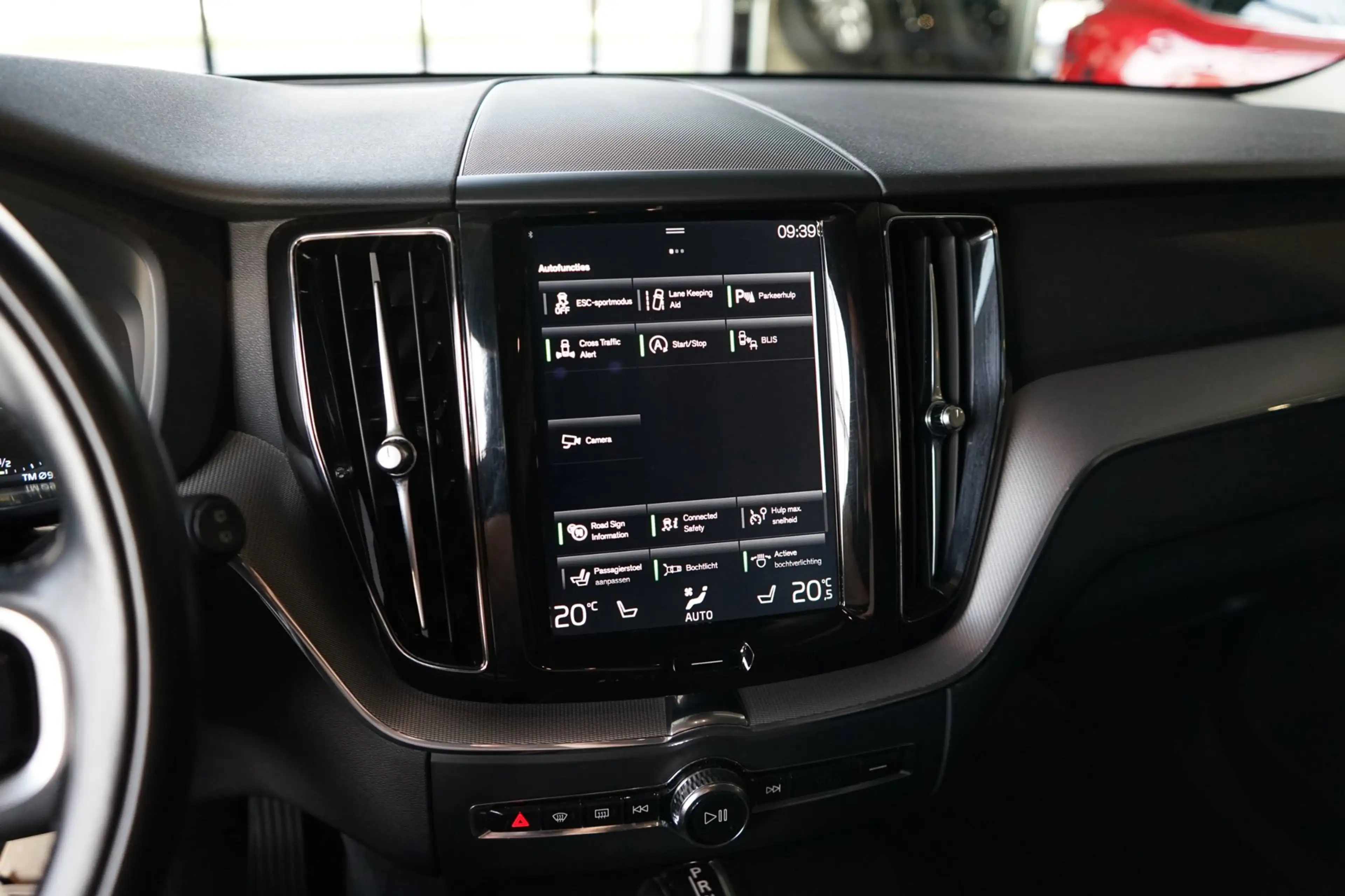 Volvo XC60 2.0 T5 AWD Inscription LUCHTVERING | STOELKOELING — photo 11