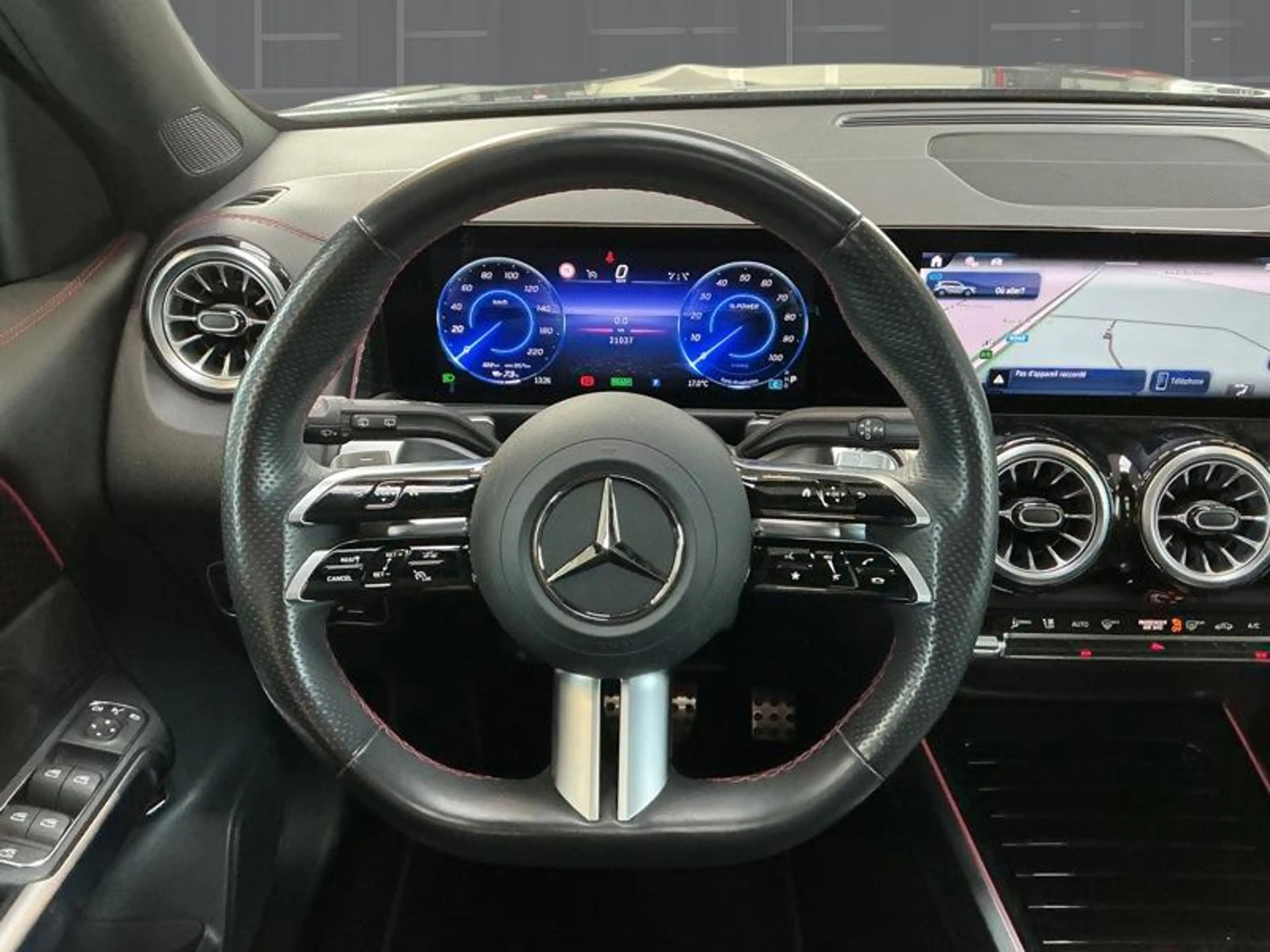Mercedes-Benz EQB 250 + AMG Line — photo 3