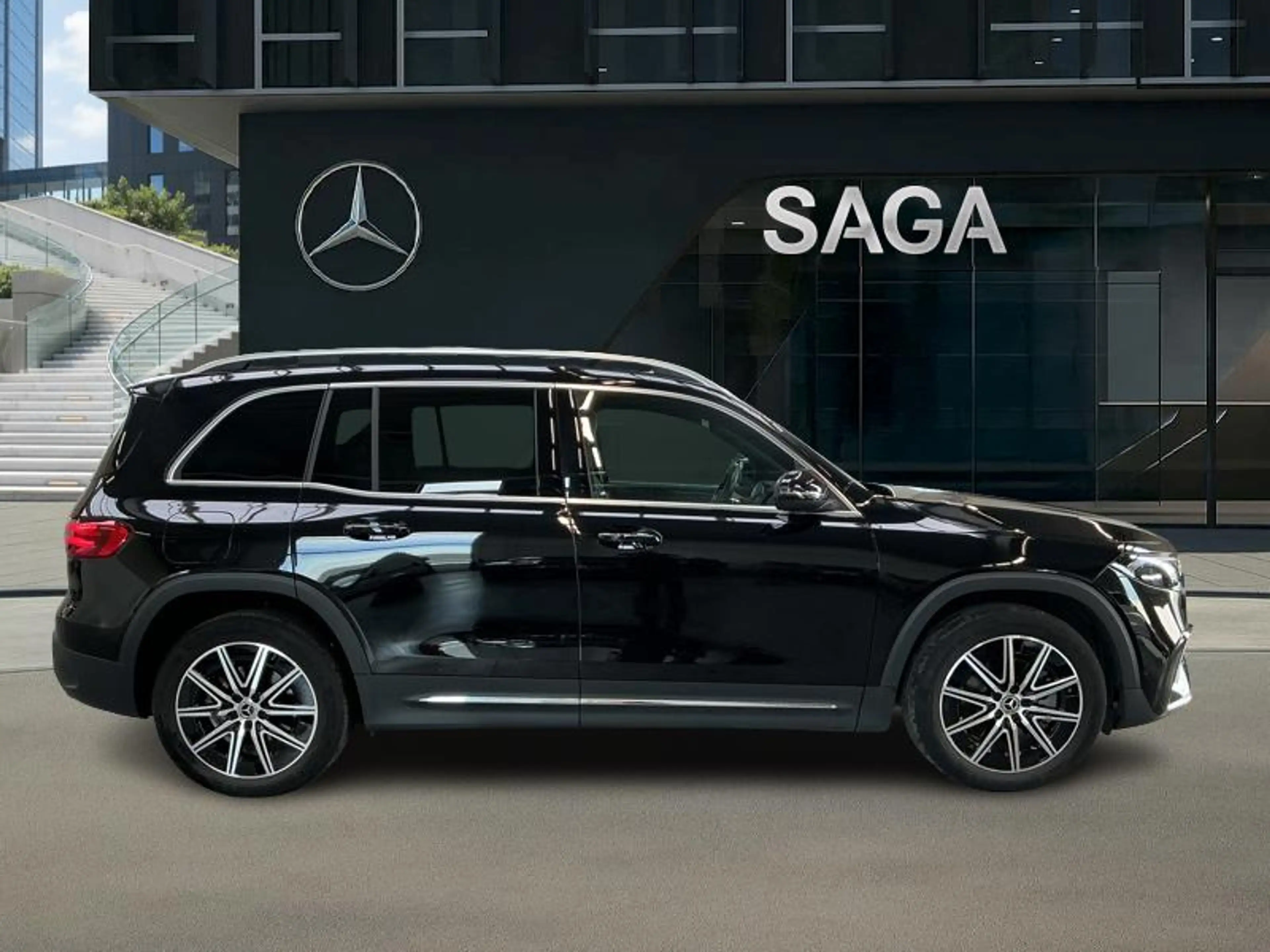 Mercedes-Benz EQB 250 + AMG Line — photo 4