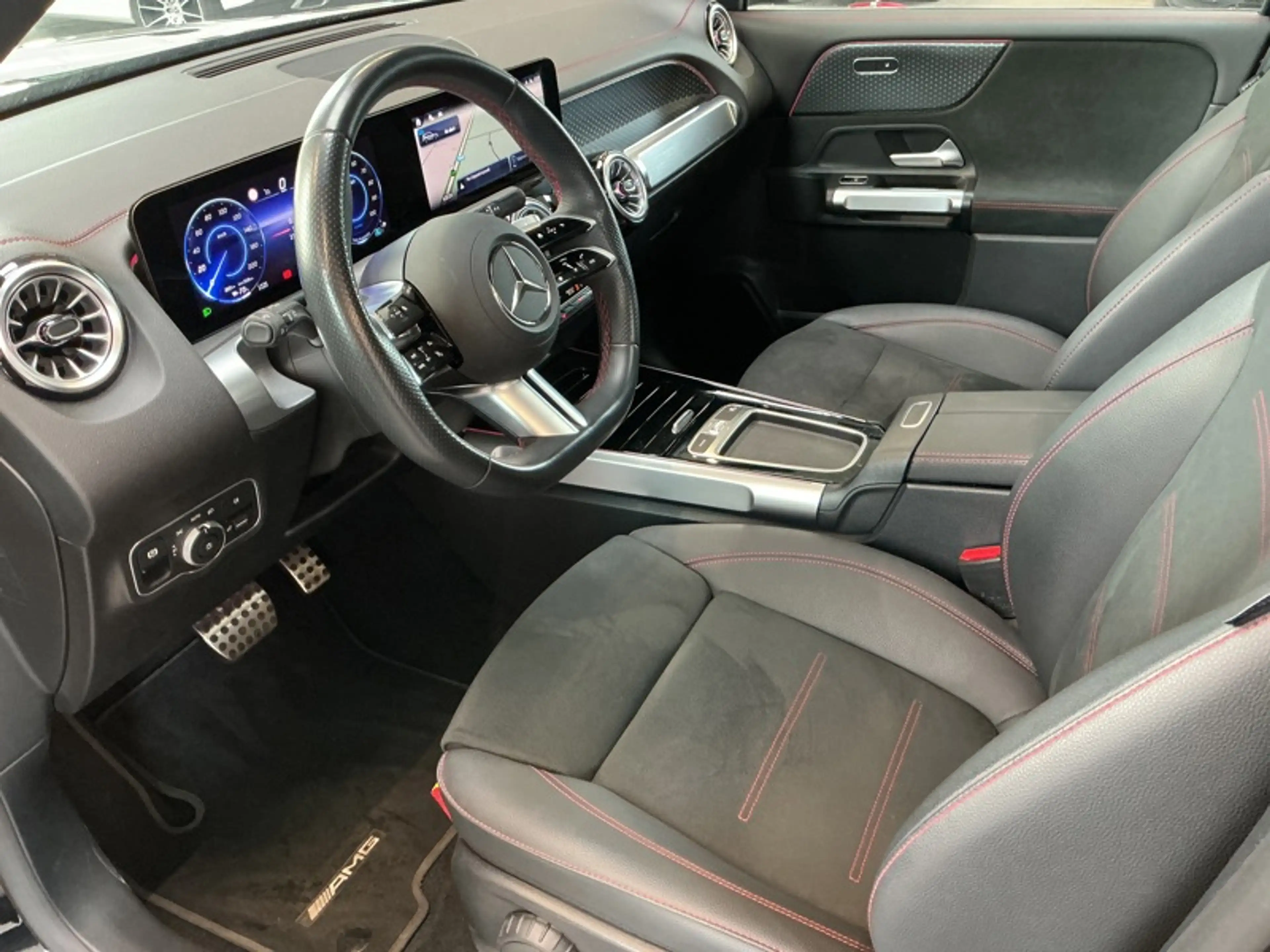 Mercedes-Benz EQB 250 + AMG Line — photo 15