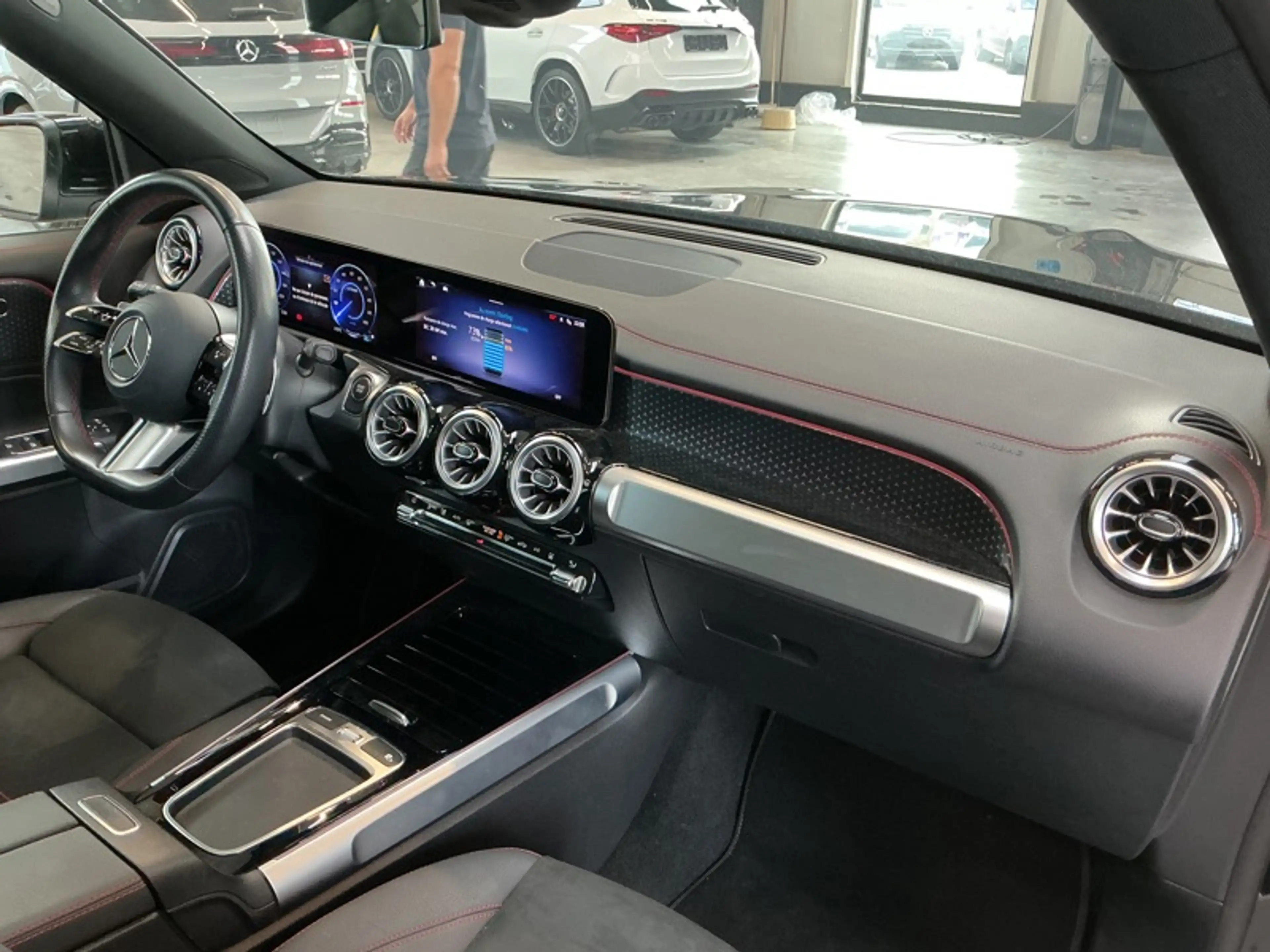Mercedes-Benz EQB 250 + AMG Line — photo 14