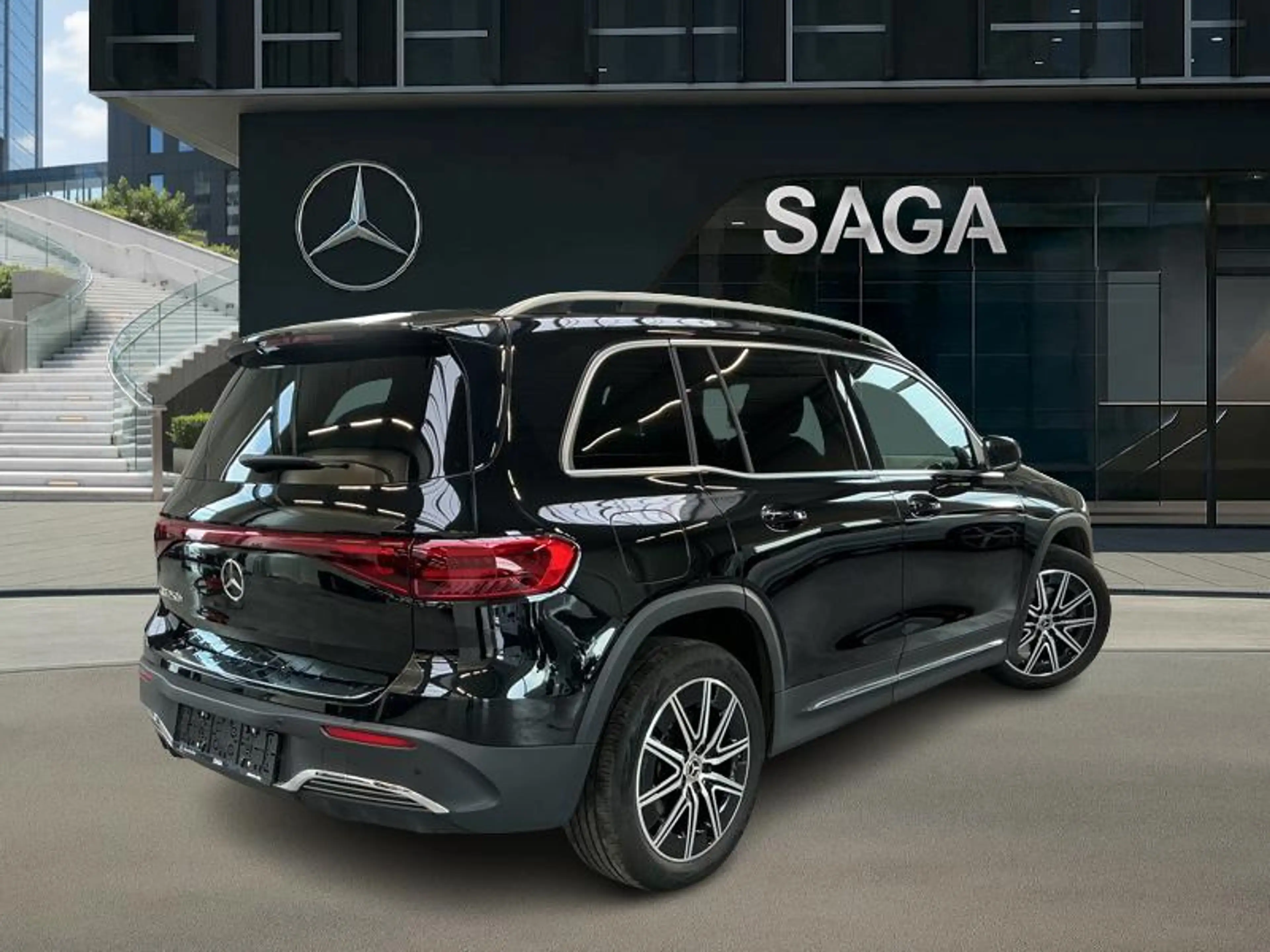 Mercedes-Benz EQB 250 + AMG Line — photo 2