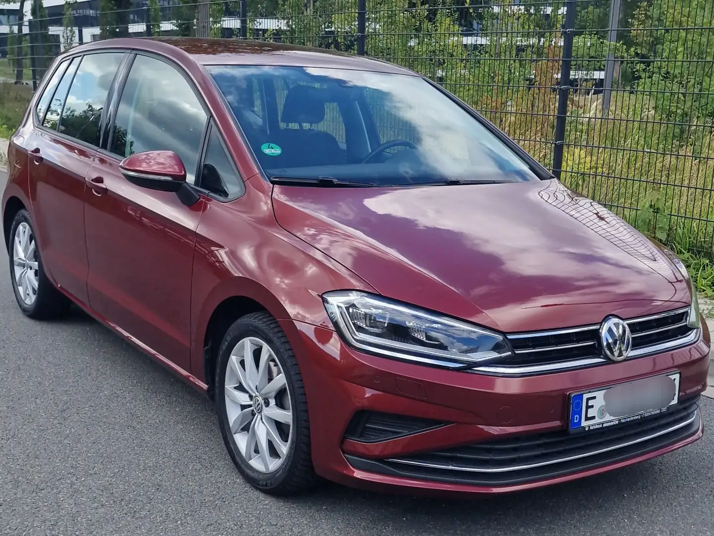Volkswagen Golf Sportsvan 1,5 TSI, Autom., Navi, LED, Klimaauto.,Kamera usw. Rot - 1
