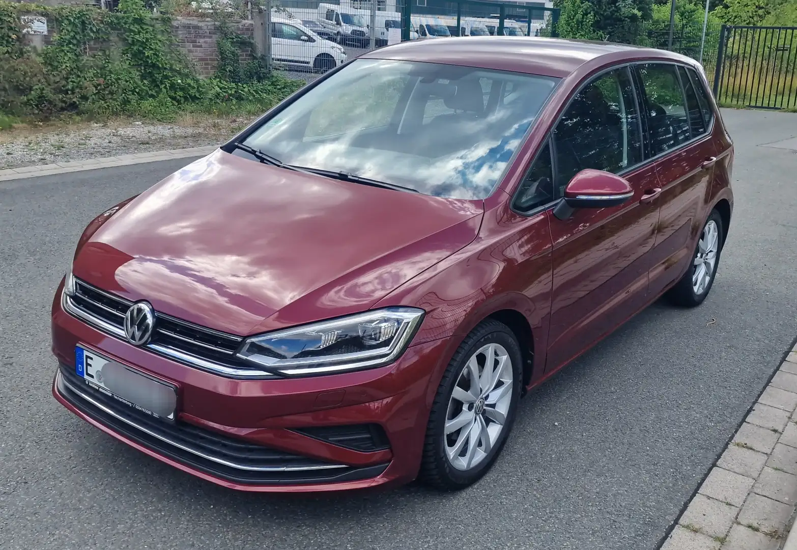 Volkswagen Golf Sportsvan 1,5 TSI, Autom., Navi, LED, Klimaauto.,Kamera usw. Rot - 2