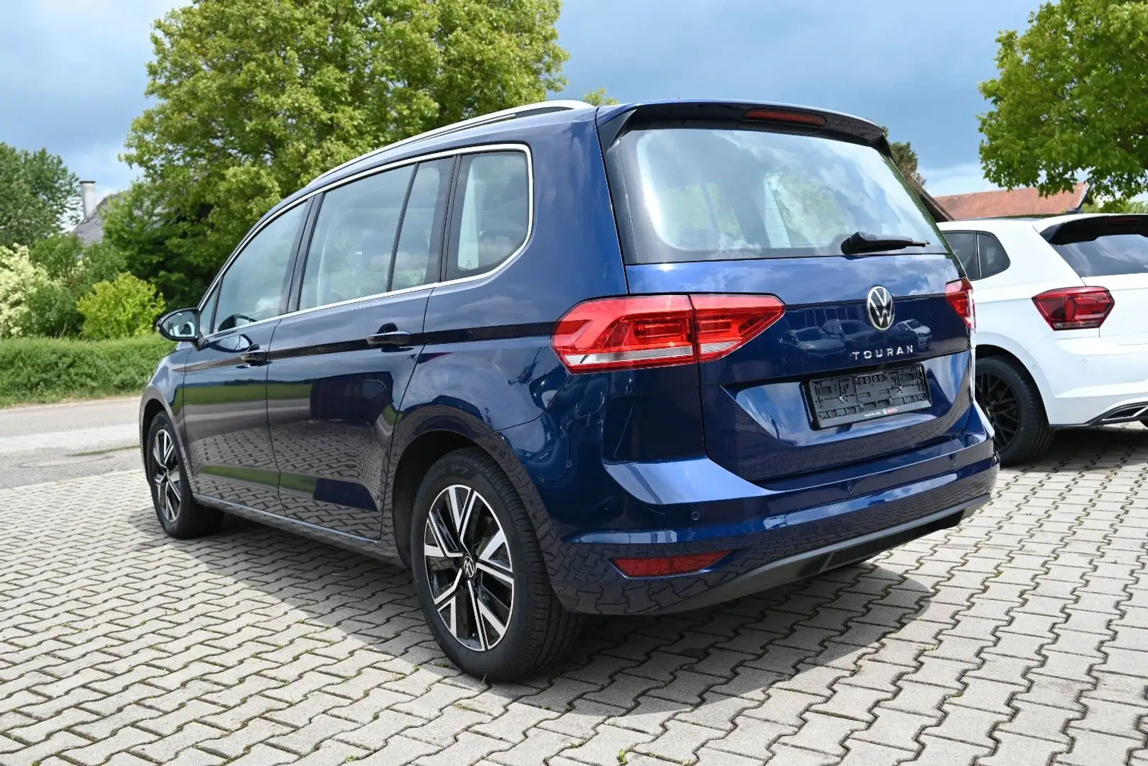 Volkswagen Touran Highline/7 Sitze/Virtual/AHK/Pano Blau - 2