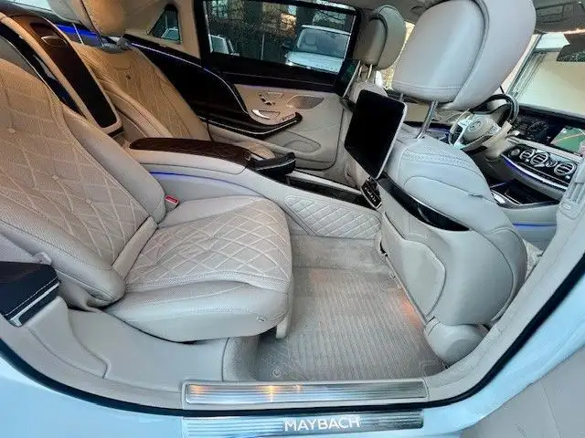 Maybach S560 Limousine 4Matic-PANO/BURMESTER/MASSAGE/DVD/V