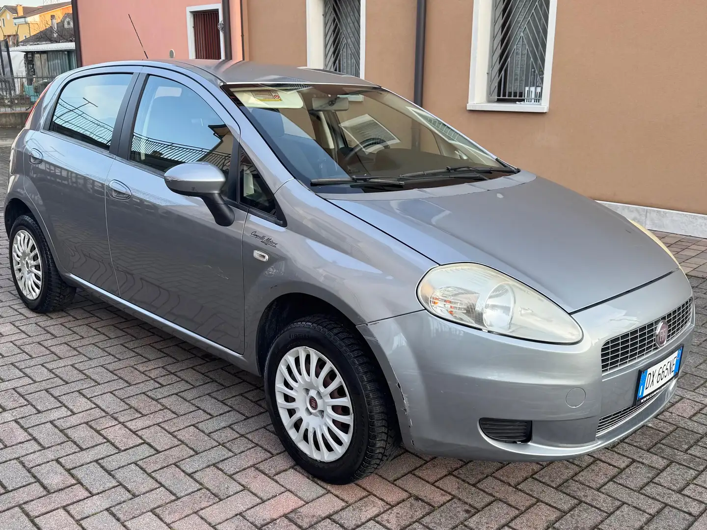 Fiat Grande Punto Grande Punto 5p 1.4 natural power Actual 77cv Gris - 1