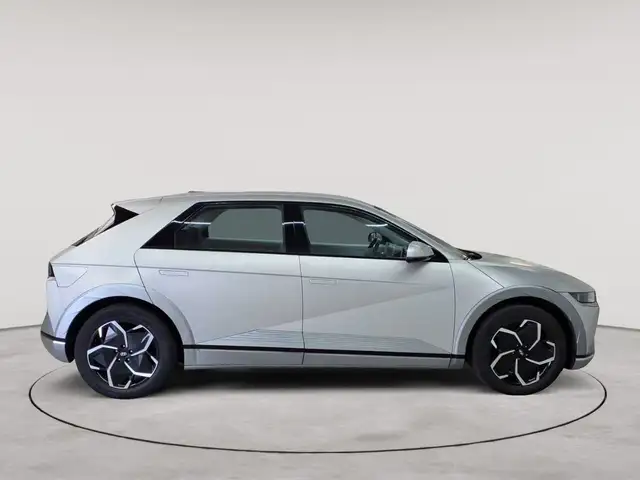 Hyundai Ioniq view 3