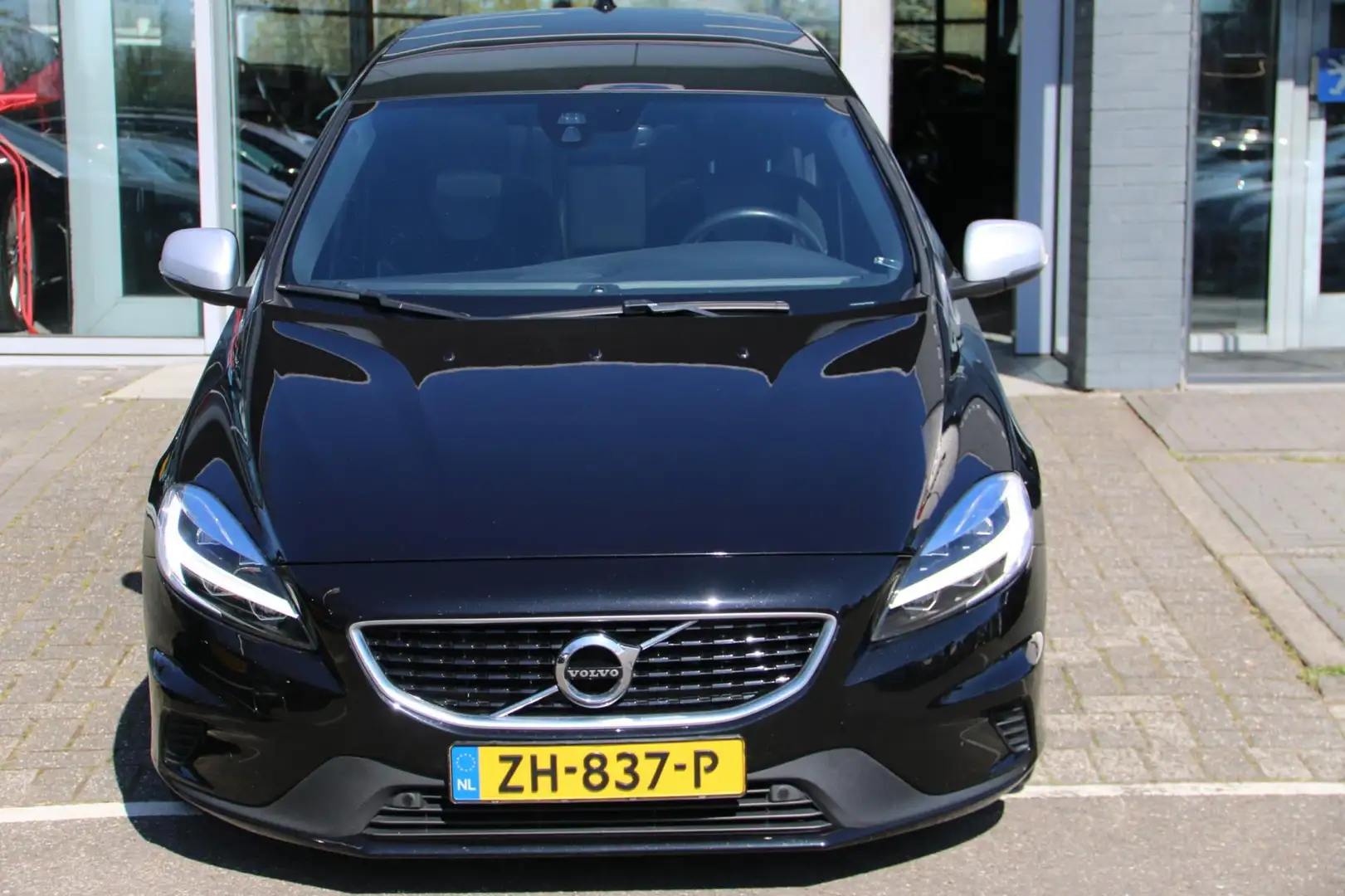 Volvo V40 1.5 T3 Polar+ R-DESIGN CAMERA NL-AUTO NAP! Zwart - 2