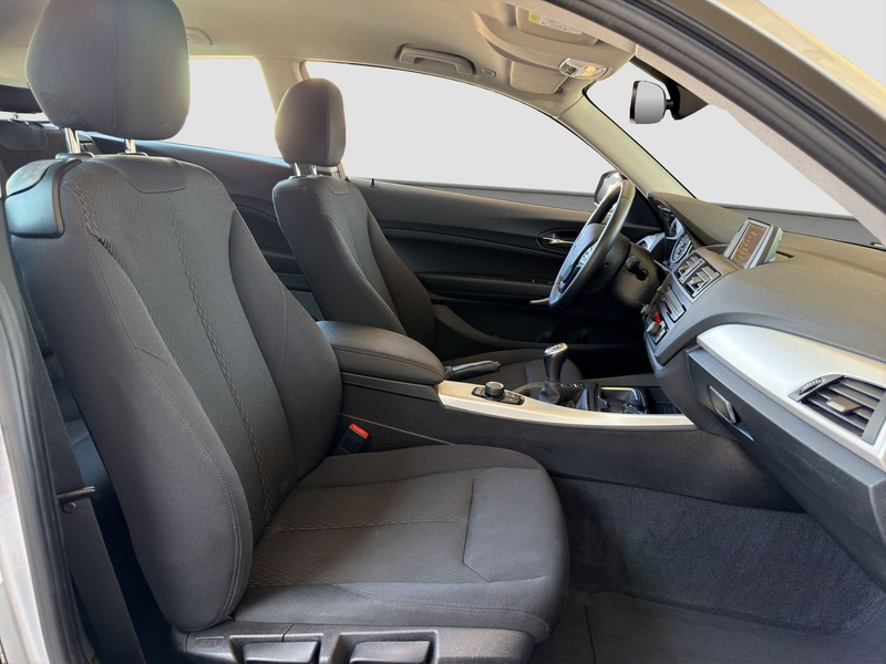 BMW 114 i Klimaauto. Sitzheizung Bluetooth PDC — photo 12