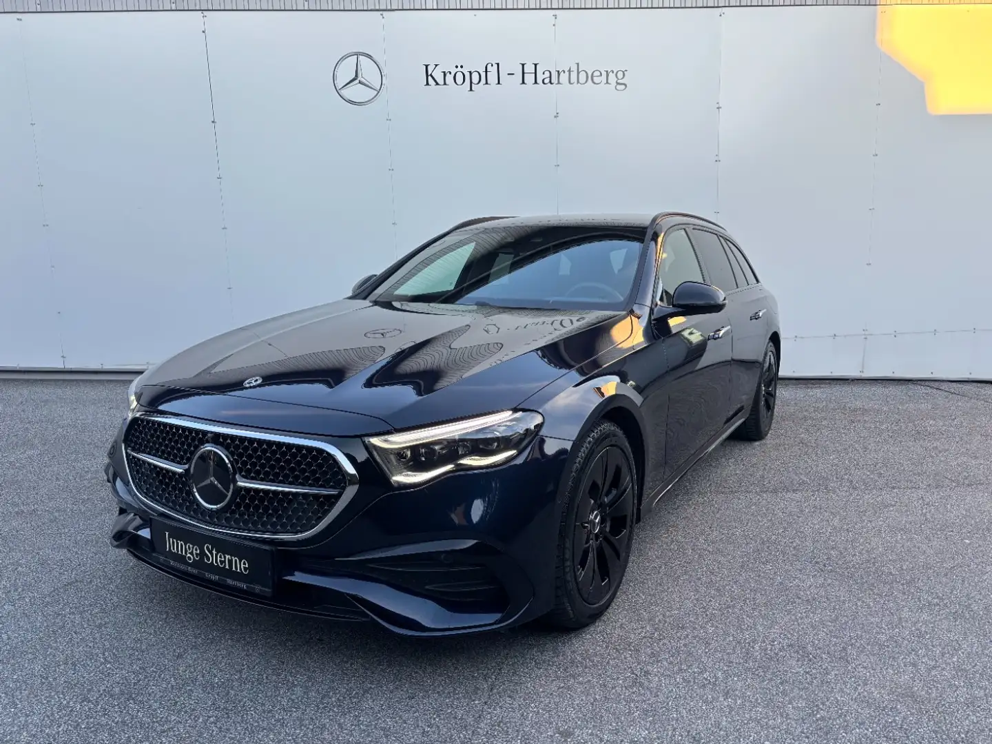 Mercedes-Benz E 300 de 4MATIC T-Modell mit EQ Hybrid ÖE AMG Blau - 2
