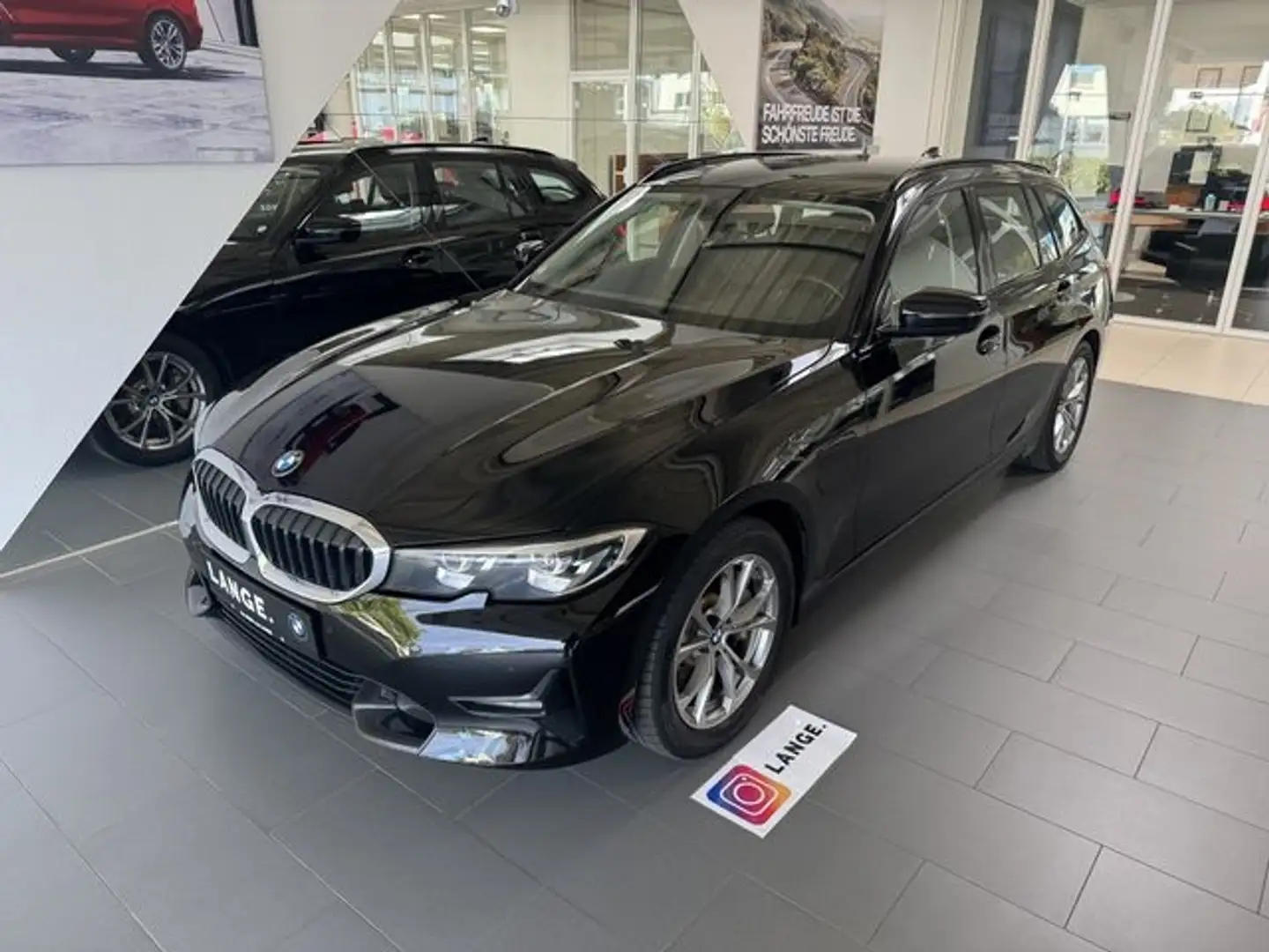 BMW 330 e Touring Sport Line Navi SHZ PDC Alarm Schwarz - 1