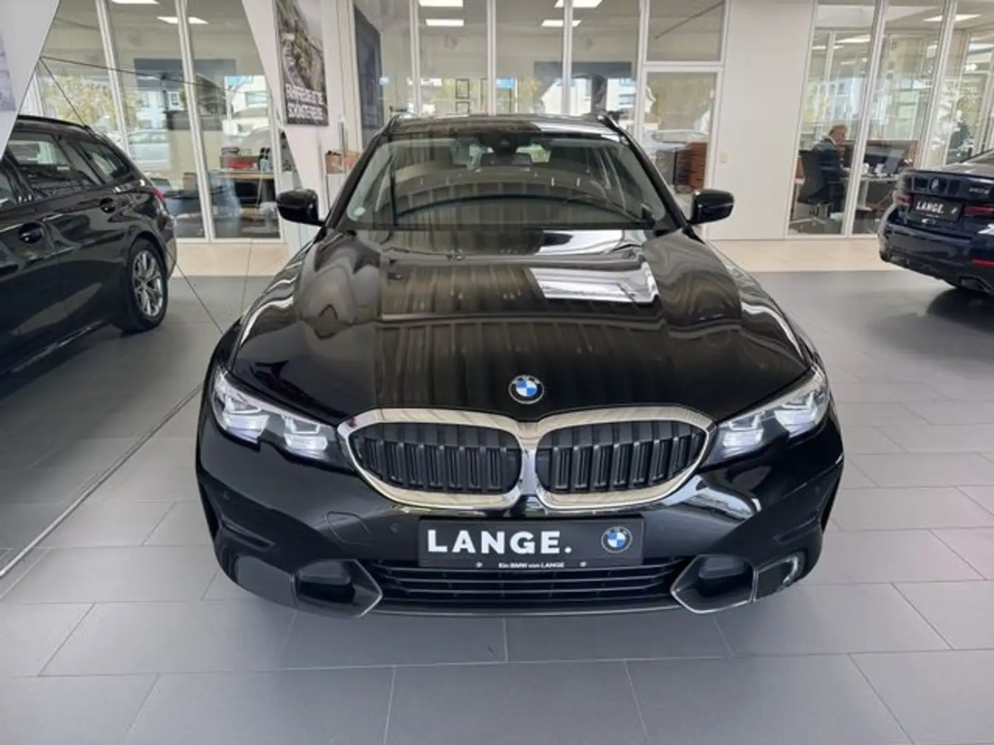 BMW 330 e Touring Sport Line Navi SHZ PDC Alarm Schwarz - 2