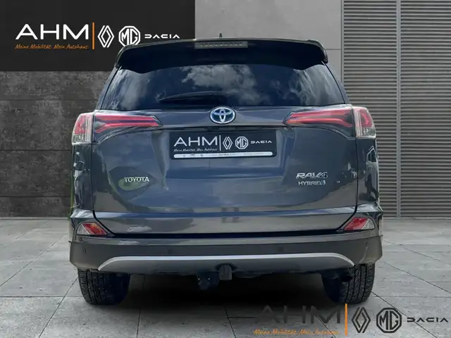 Toyota Rav4 view 4
