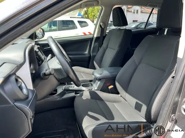 Toyota Rav4 view 11