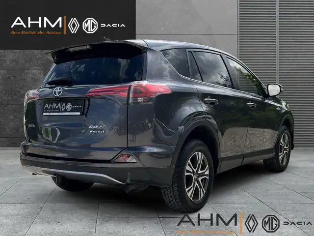 Toyota Rav4 view 2