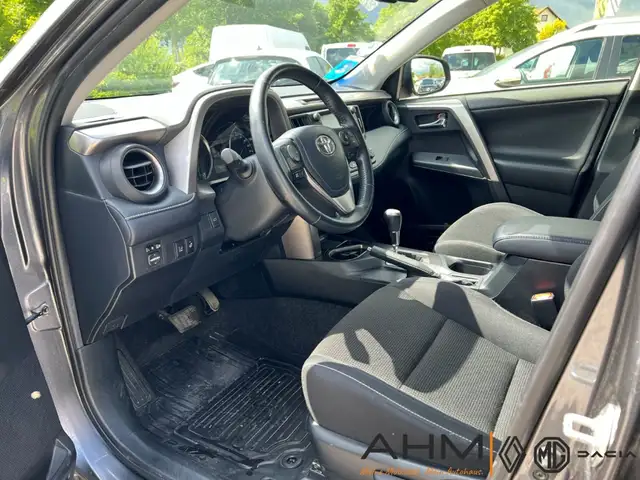 Toyota Rav4 view 10
