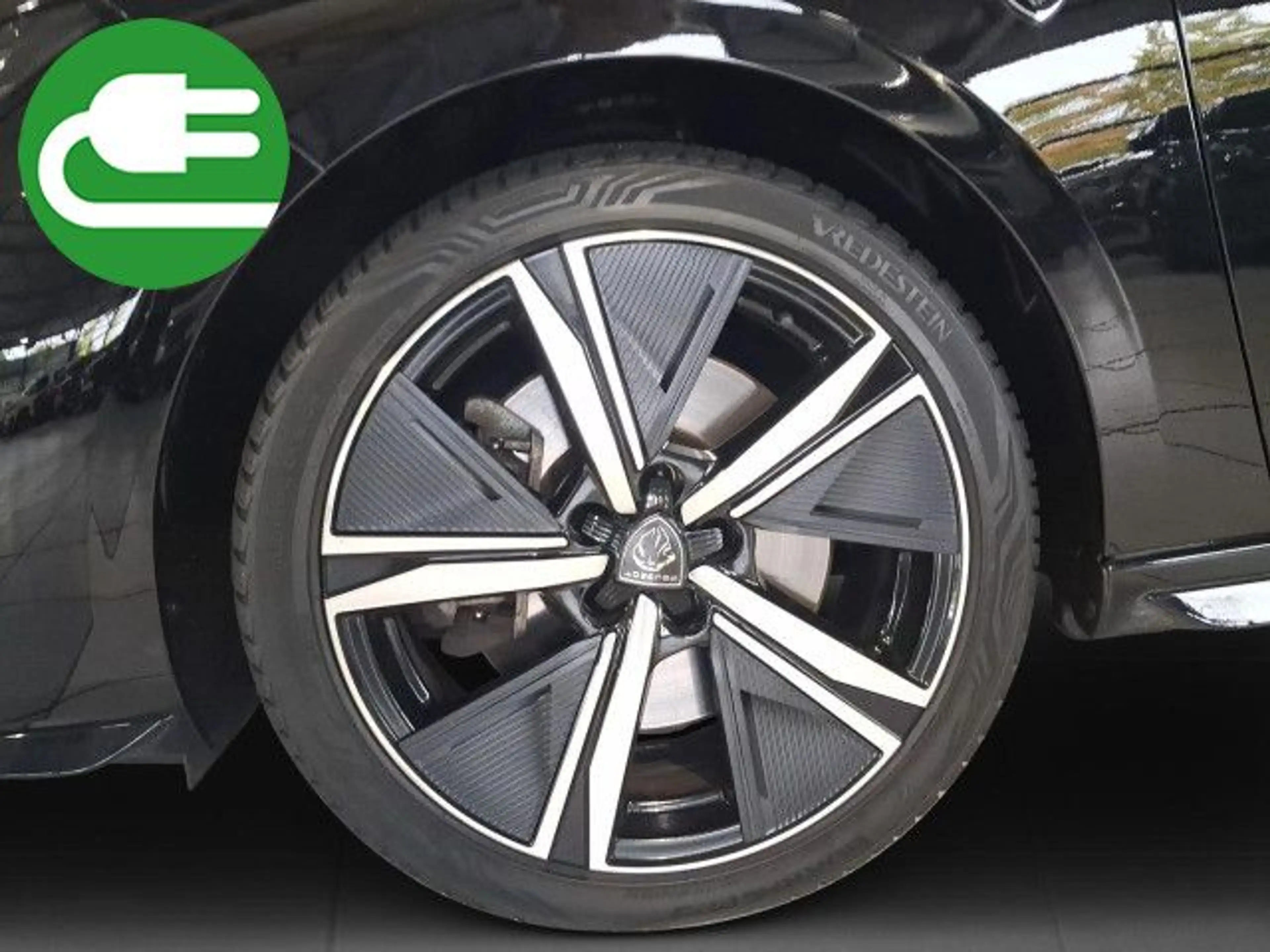 Peugeot 308 SW GT Plug-In Hybrid 225 EAT8 / SHZ / LKR-HZ / — photo 14
