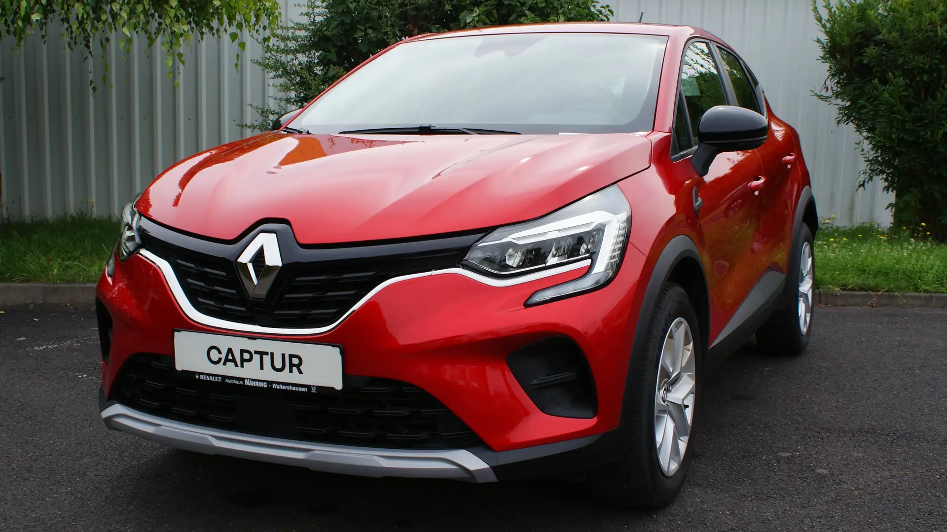 Renault Captur Equilibre 140 PS Allwetter Rot - 1