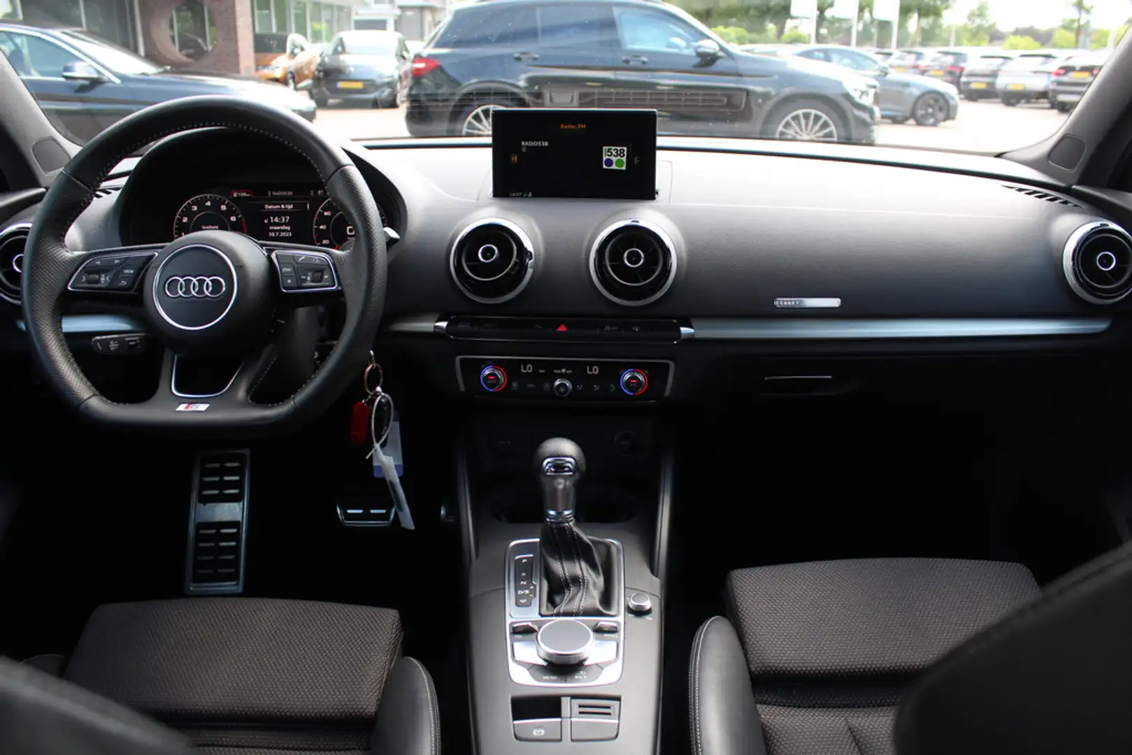 Audi A3 Sportback 35 TFSI CoD Sport S Line Edition / Virtu Zwart - 2
