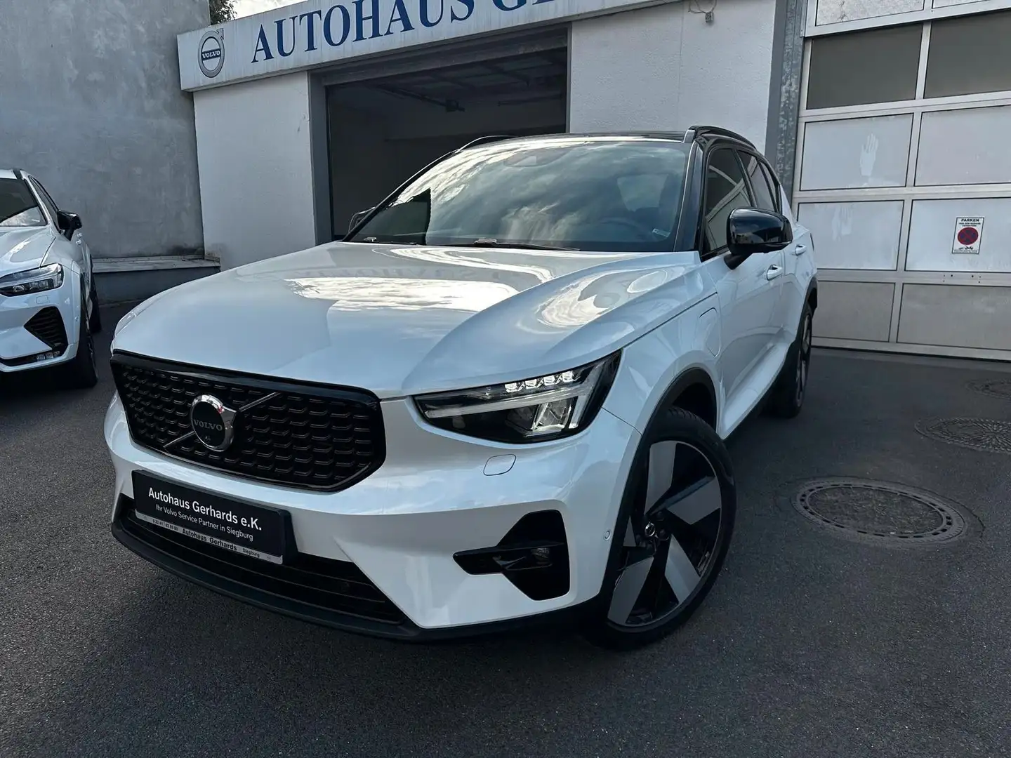 Volvo XC40 T5 Ultimate Plug Alcantara,Pano360°BLIS,ACC Weiß - 1