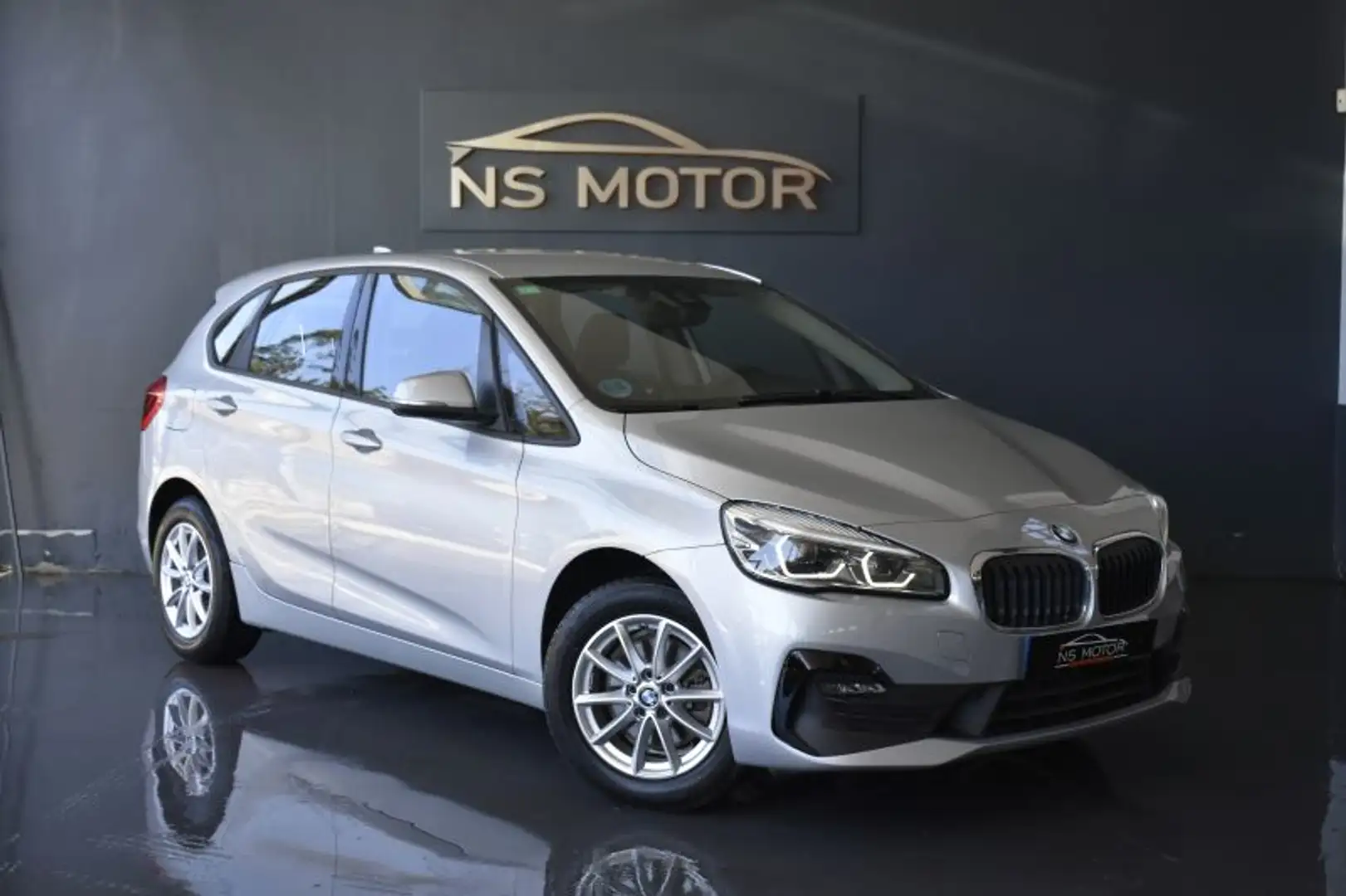 BMW 218 218d Active Tourer Plateado - 2