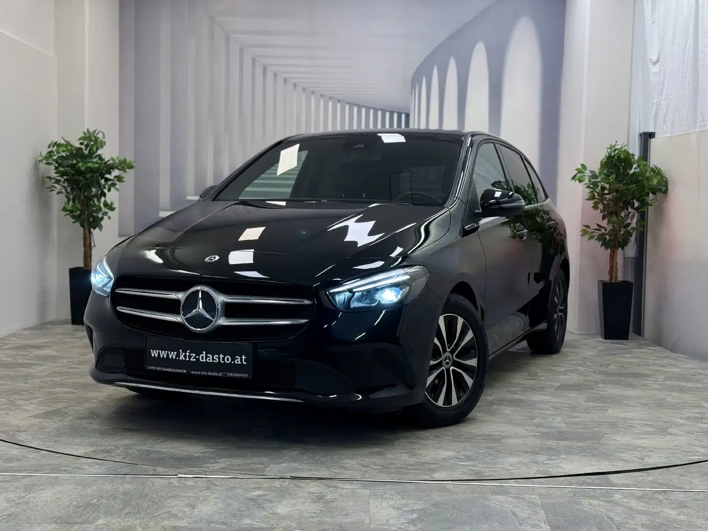 Mercedes-Benz B 200 B200d__NEUER SERVICE__RFK__ Schwarz - 1