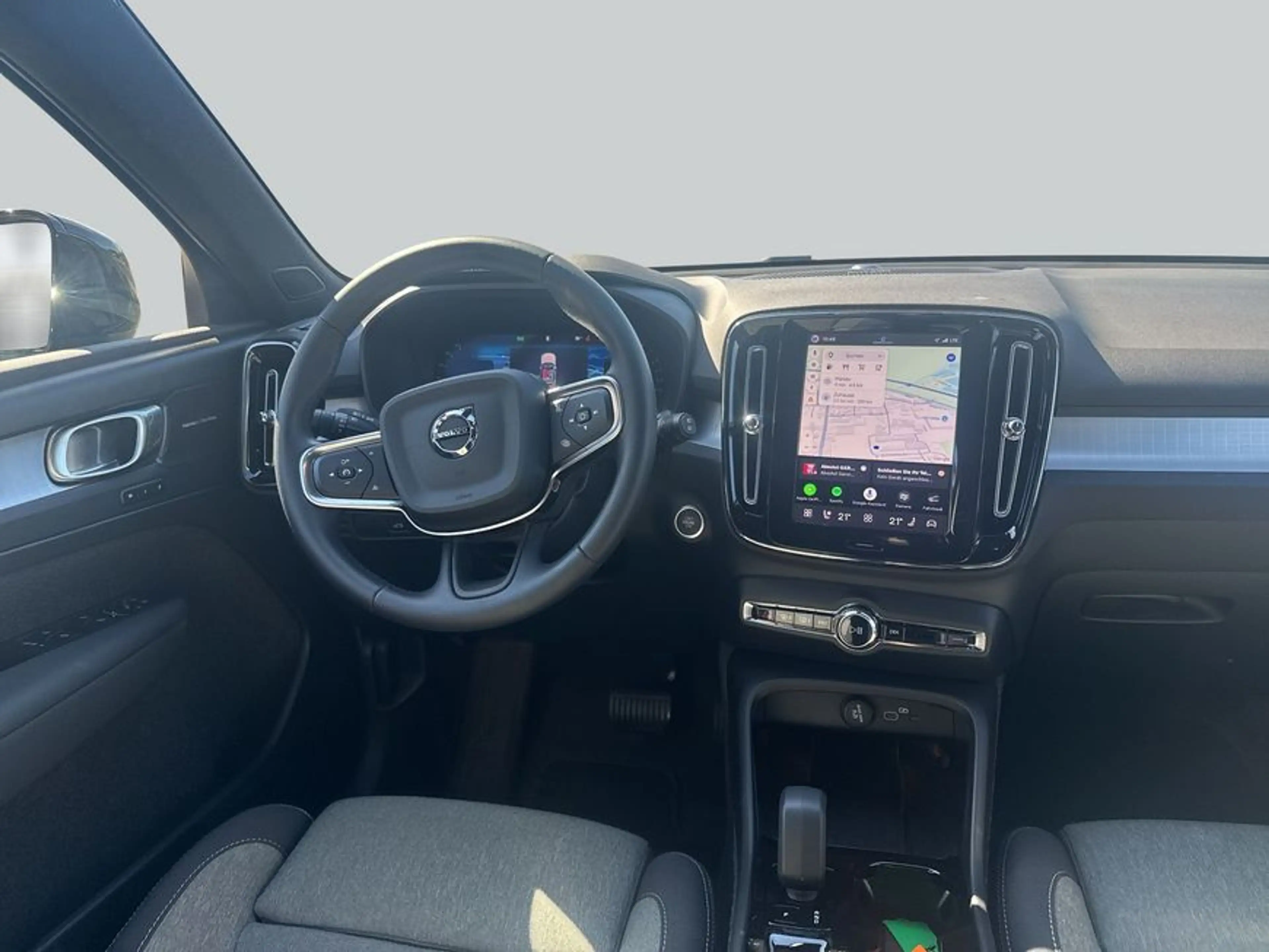 Volvo XC40 XC40 B3 B DKG Plus Black Edition — photo 14