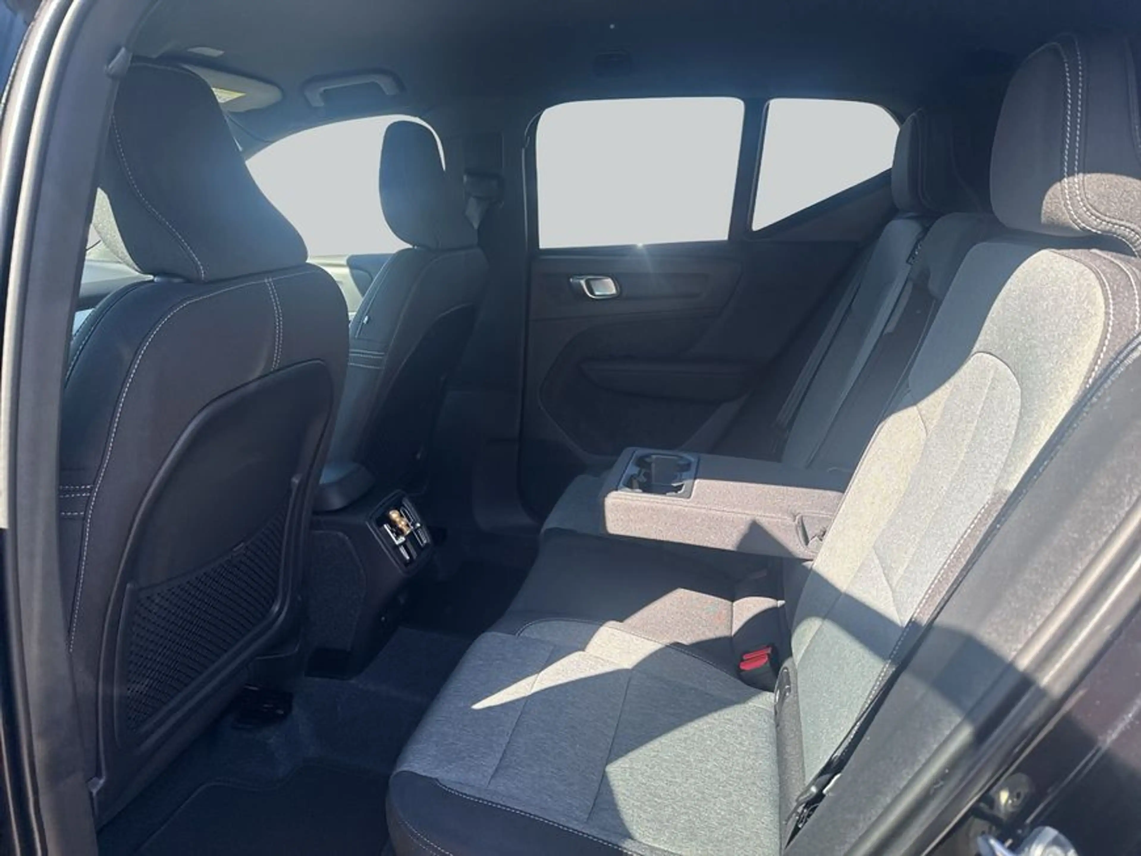 Volvo XC40 XC40 B3 B DKG Plus Black Edition — photo 11