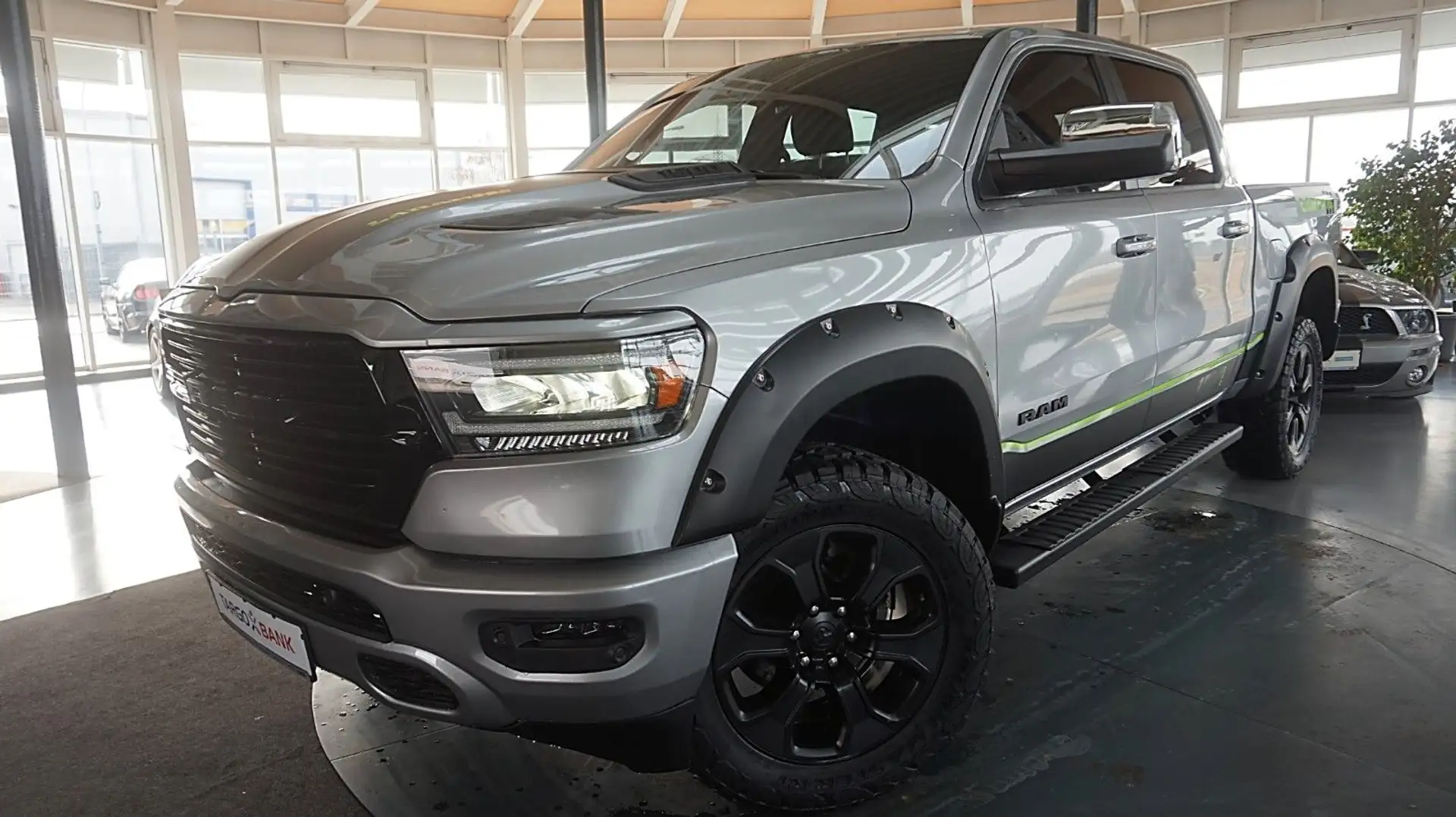 Dodge RAM 1500 V8 Laramie*Navi12*Crew-Cab*4x4 Argent - 1