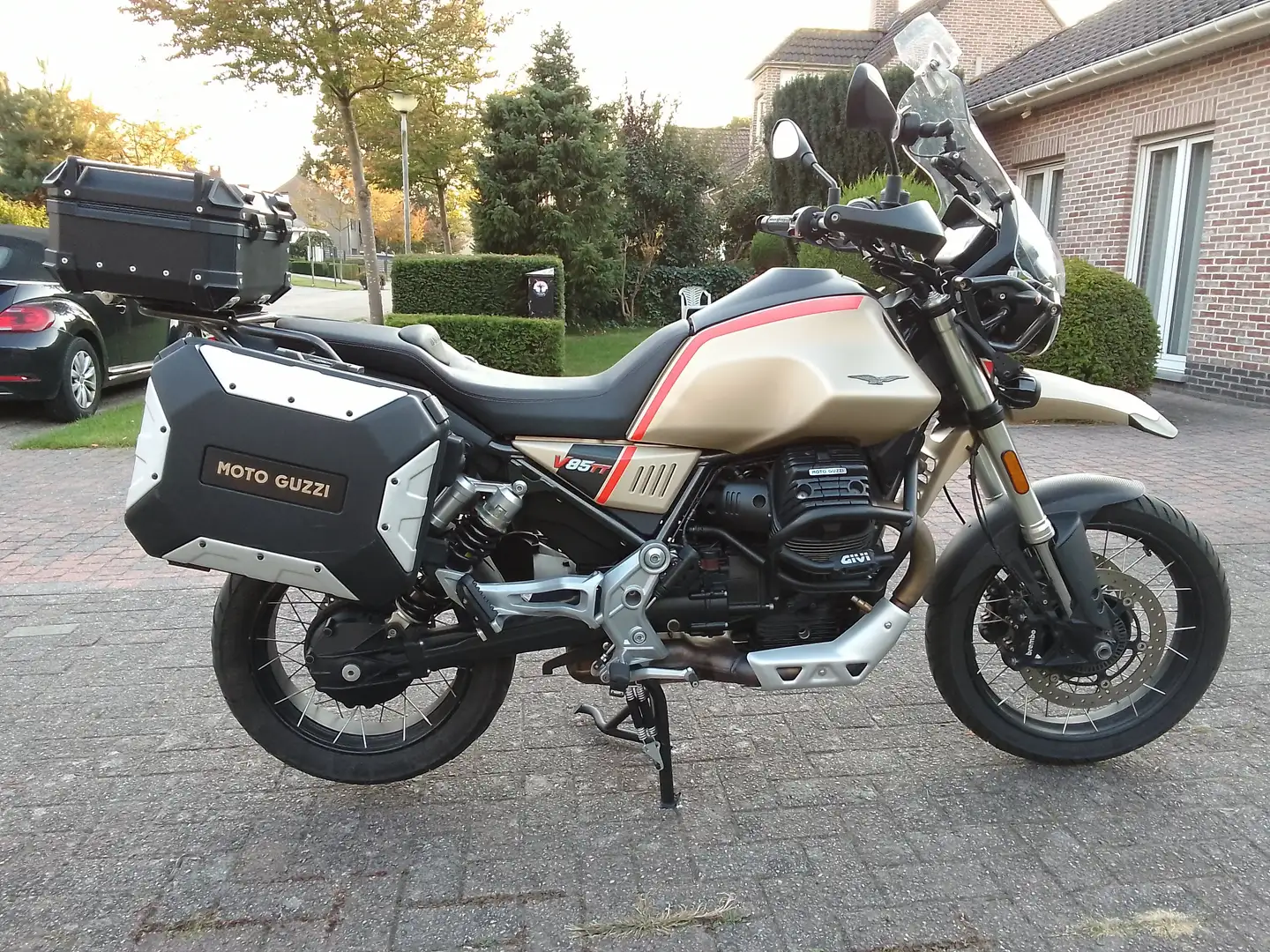 Moto Guzzi V 85 TT V85TT Travel Beige - 1