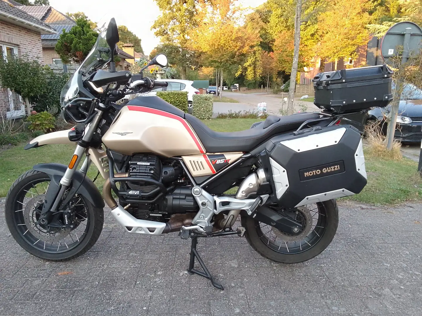 Moto Guzzi V 85 TT V85TT Travel Beige - 2