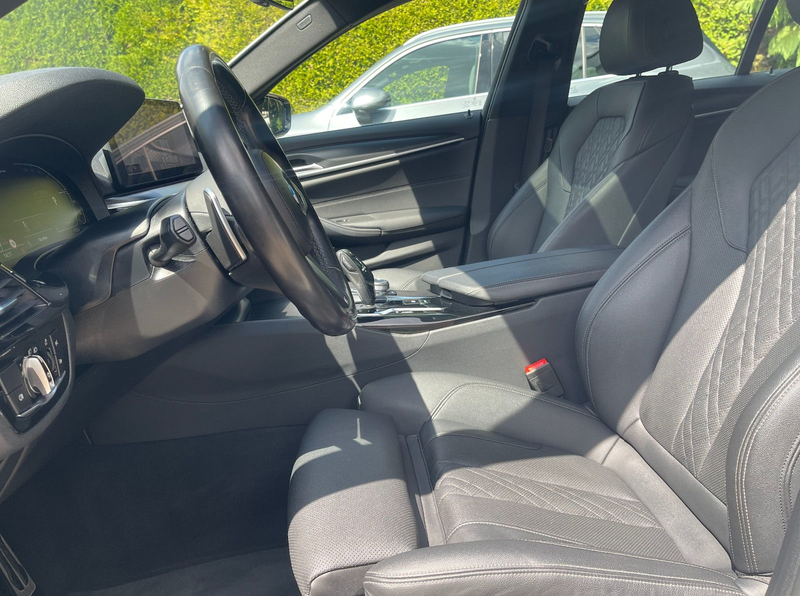 BMW 545 e xDrive M Sport FACELIFT GLASDACH SHADOW — photo 9