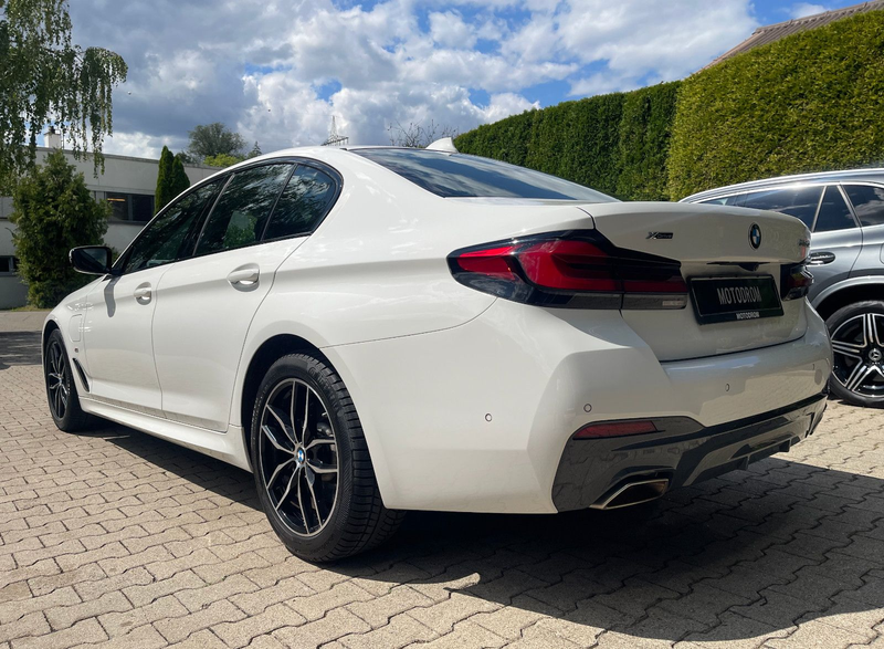 BMW 545 e xDrive M Sport FACELIFT GLASDACH SHADOW — photo 5