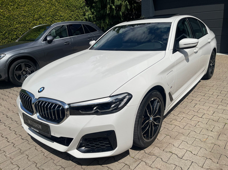 BMW 545 e xDrive M Sport FACELIFT GLASDACH SHADOW — photo 2
