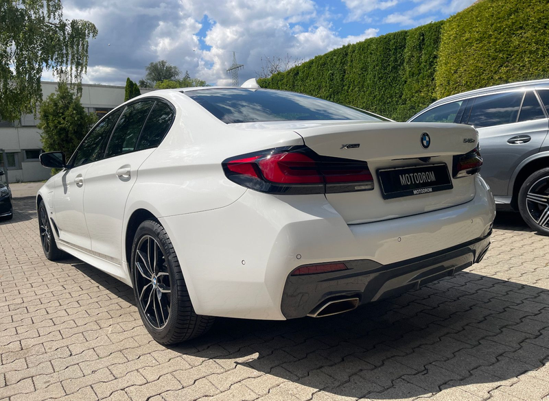 BMW 545 e xDrive M Sport FACELIFT GLASDACH SHADOW — photo 7