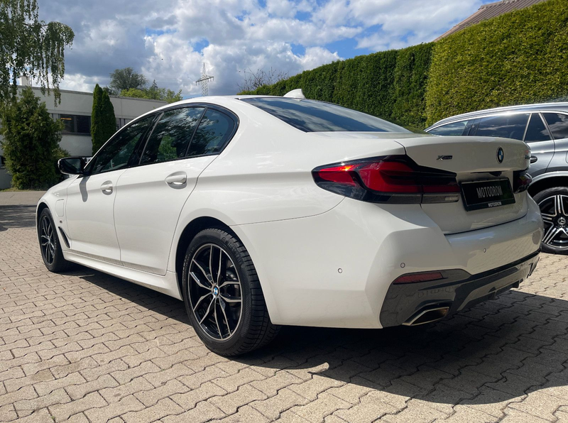 BMW 545 e xDrive M Sport FACELIFT GLASDACH SHADOW — photo 6