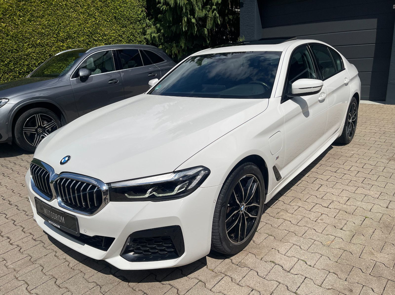 BMW 545 e xDrive M Sport FACELIFT GLASDACH SHADOW — photo 3