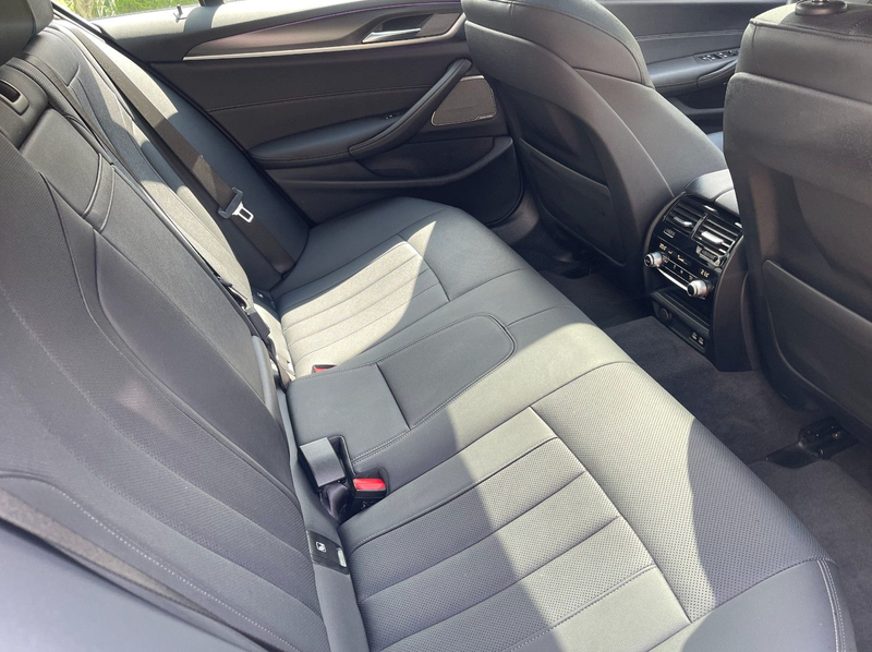 BMW 545 e xDrive M Sport FACELIFT GLASDACH SHADOW — photo 13