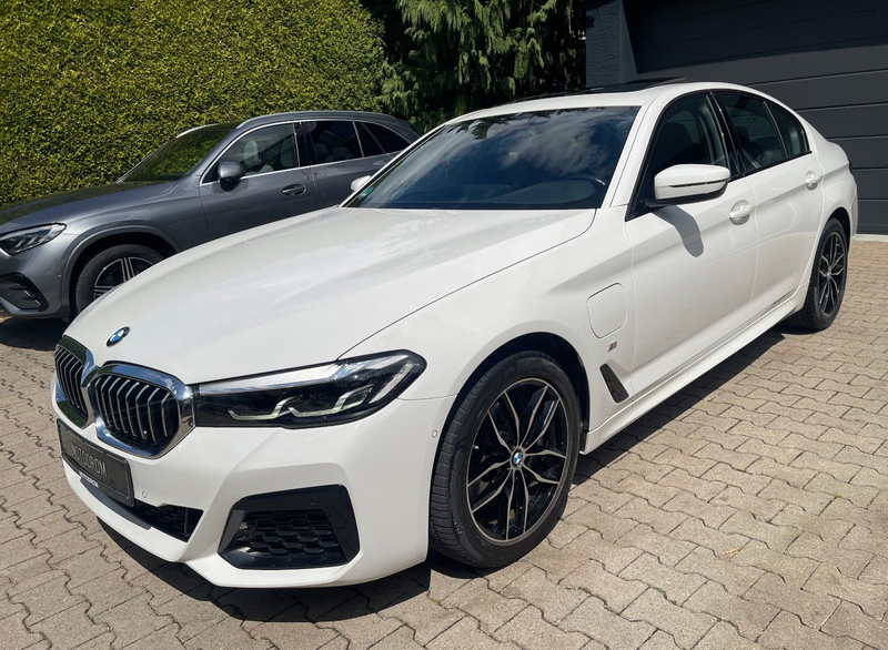 BMW 545 e xDrive M Sport FACELIFT GLASDACH SHADOW