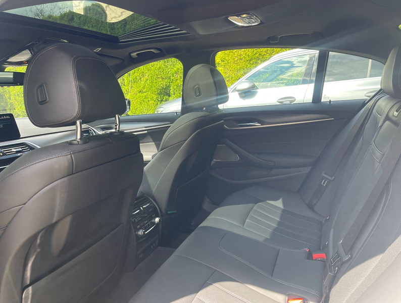 BMW 545 e xDrive M Sport FACELIFT GLASDACH SHADOW — photo 12