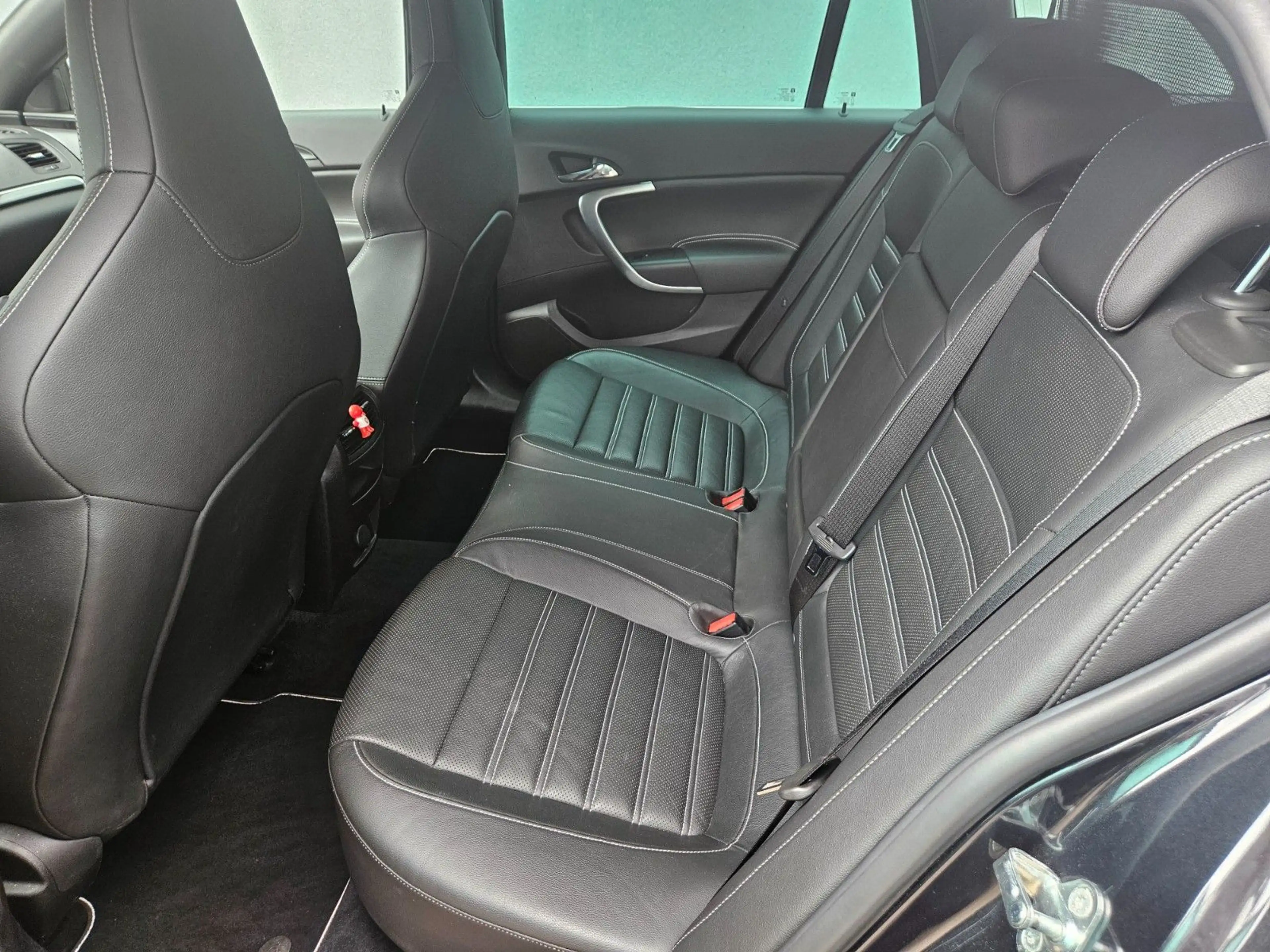 Opel Insignia A Sports Tourer OPC 4x4 — photo 12