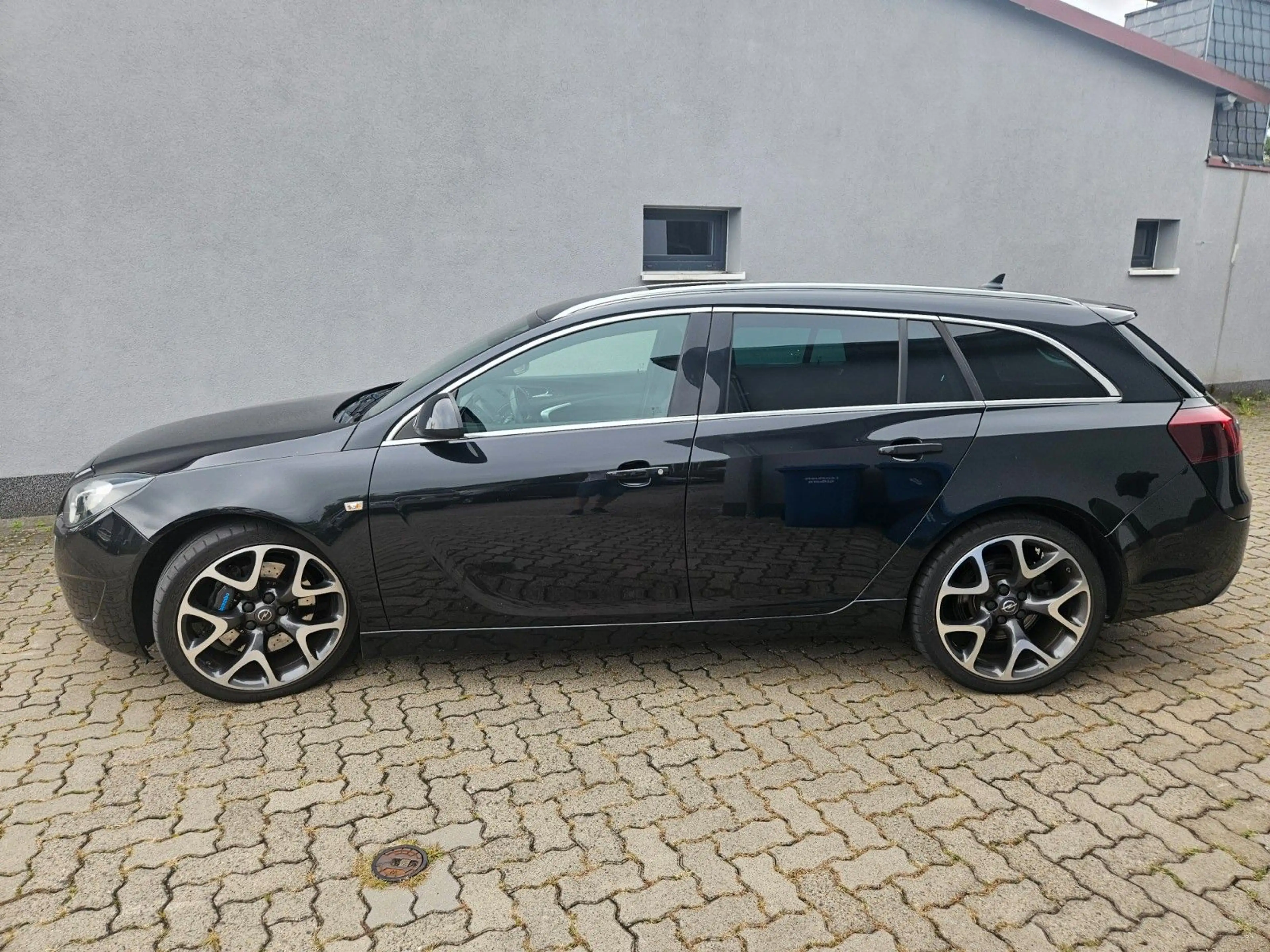 Opel Insignia A Sports Tourer OPC 4x4 — photo 24
