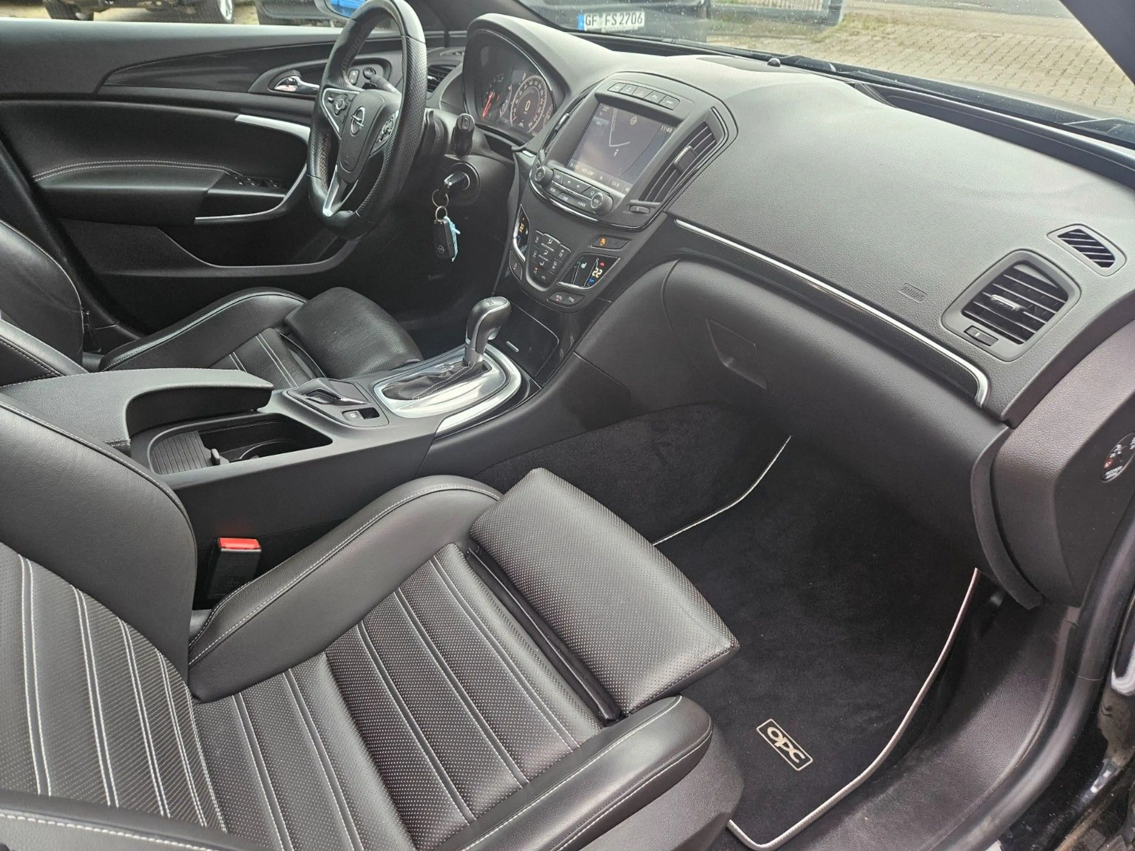 Opel Insignia A Sports Tourer OPC 4x4 — photo 19