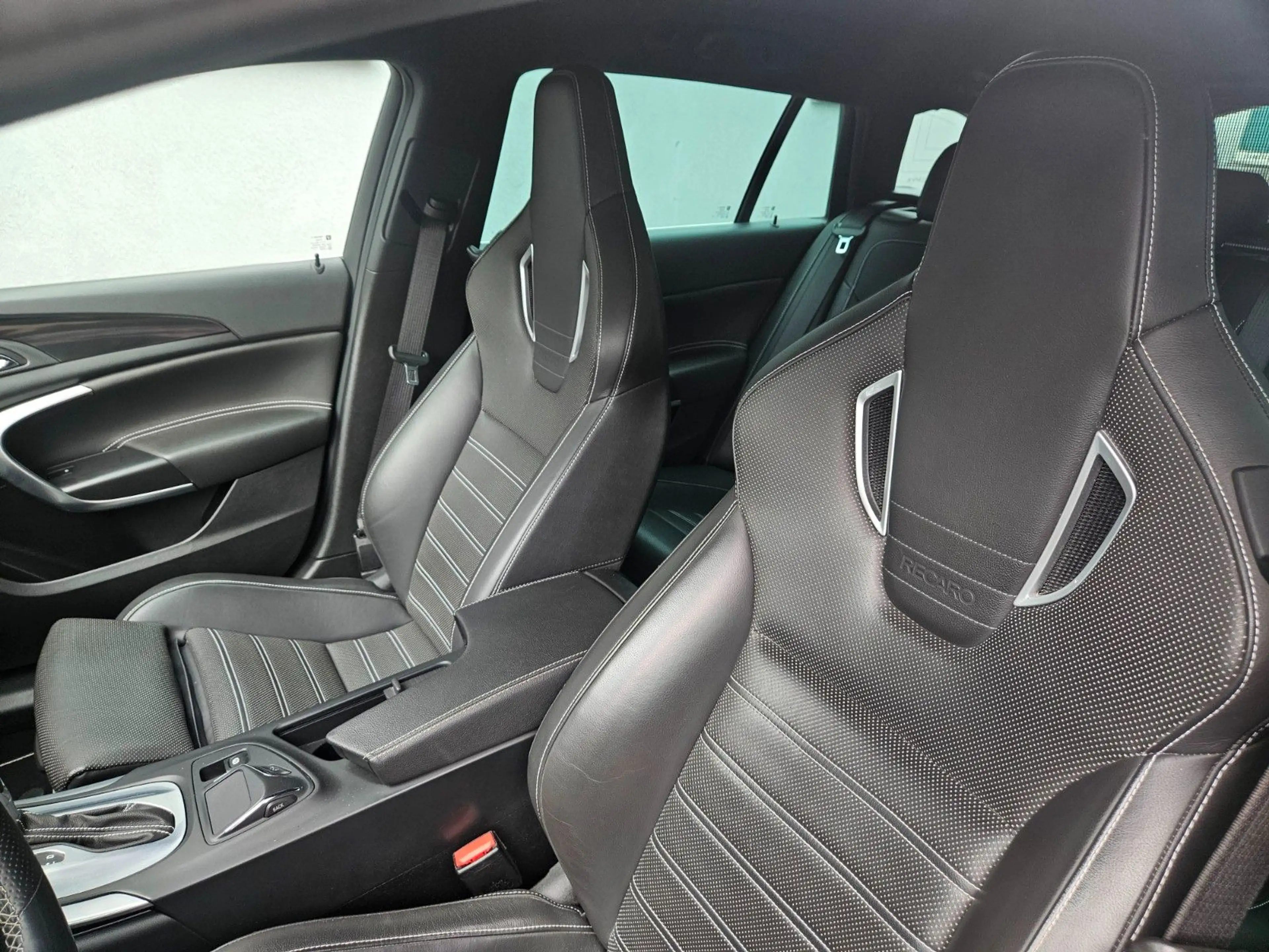 Opel Insignia A Sports Tourer OPC 4x4 — photo 10
