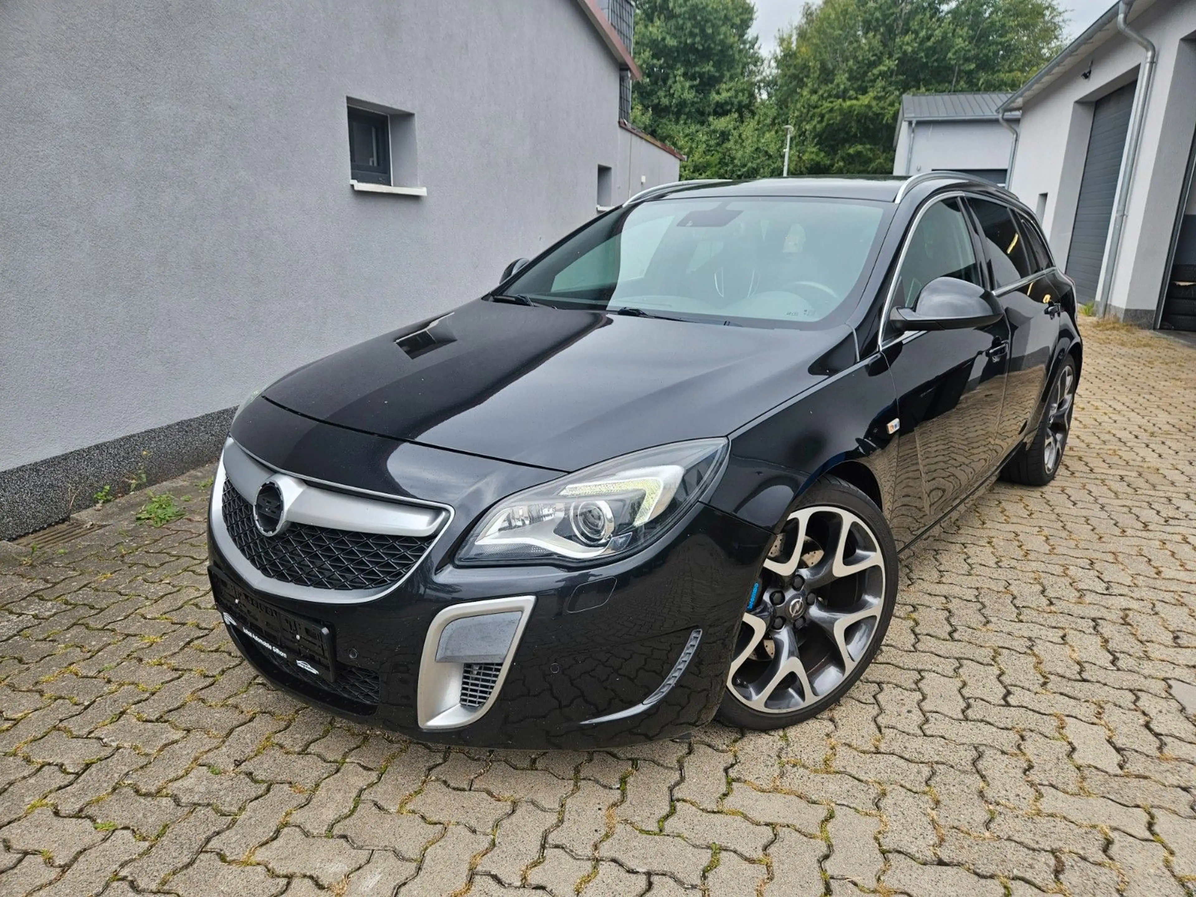 Opel Insignia A Sports Tourer OPC 4x4 — photo 2