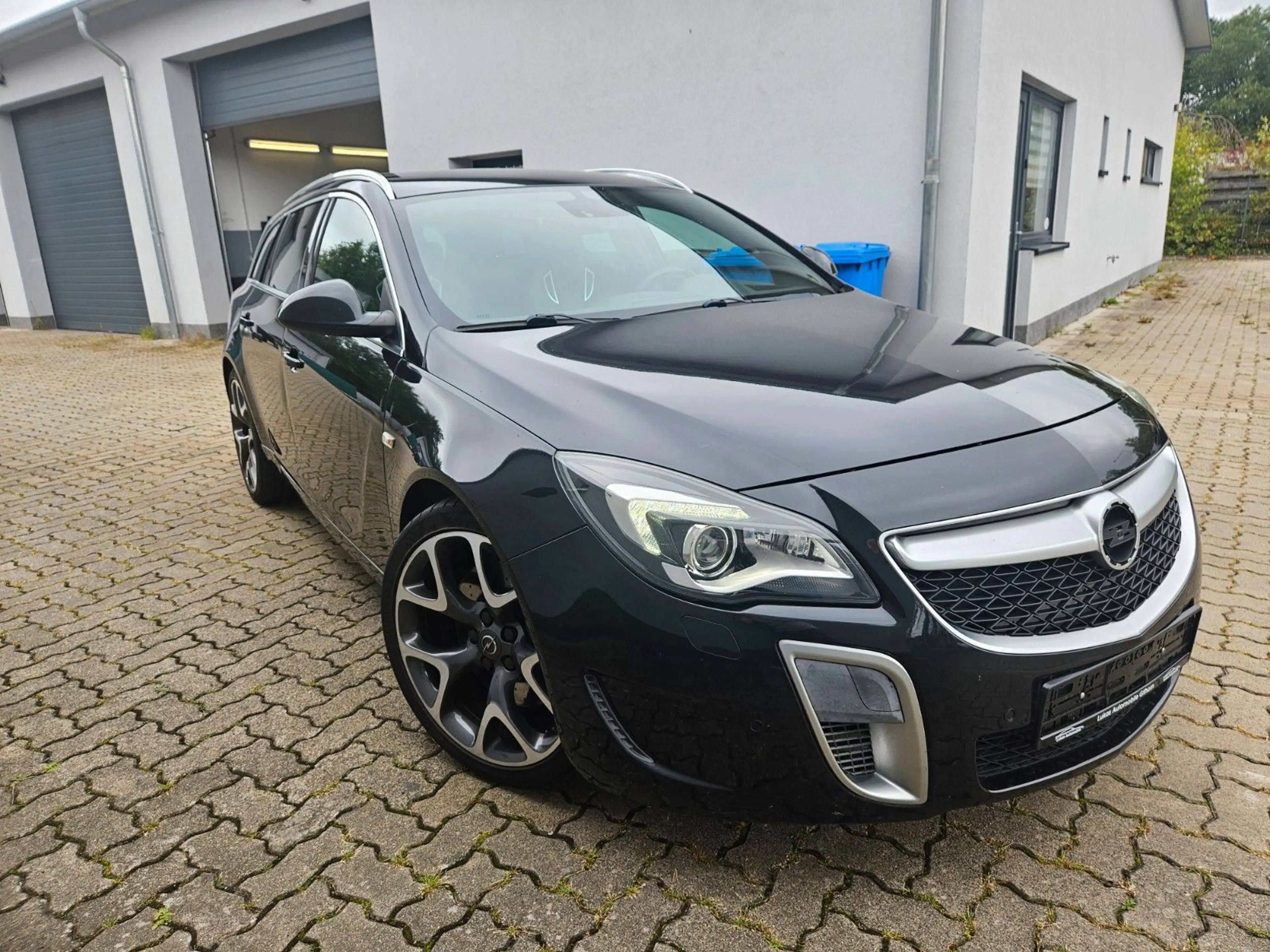 Opel Insignia A Sports Tourer OPC 4x4 — photo 3